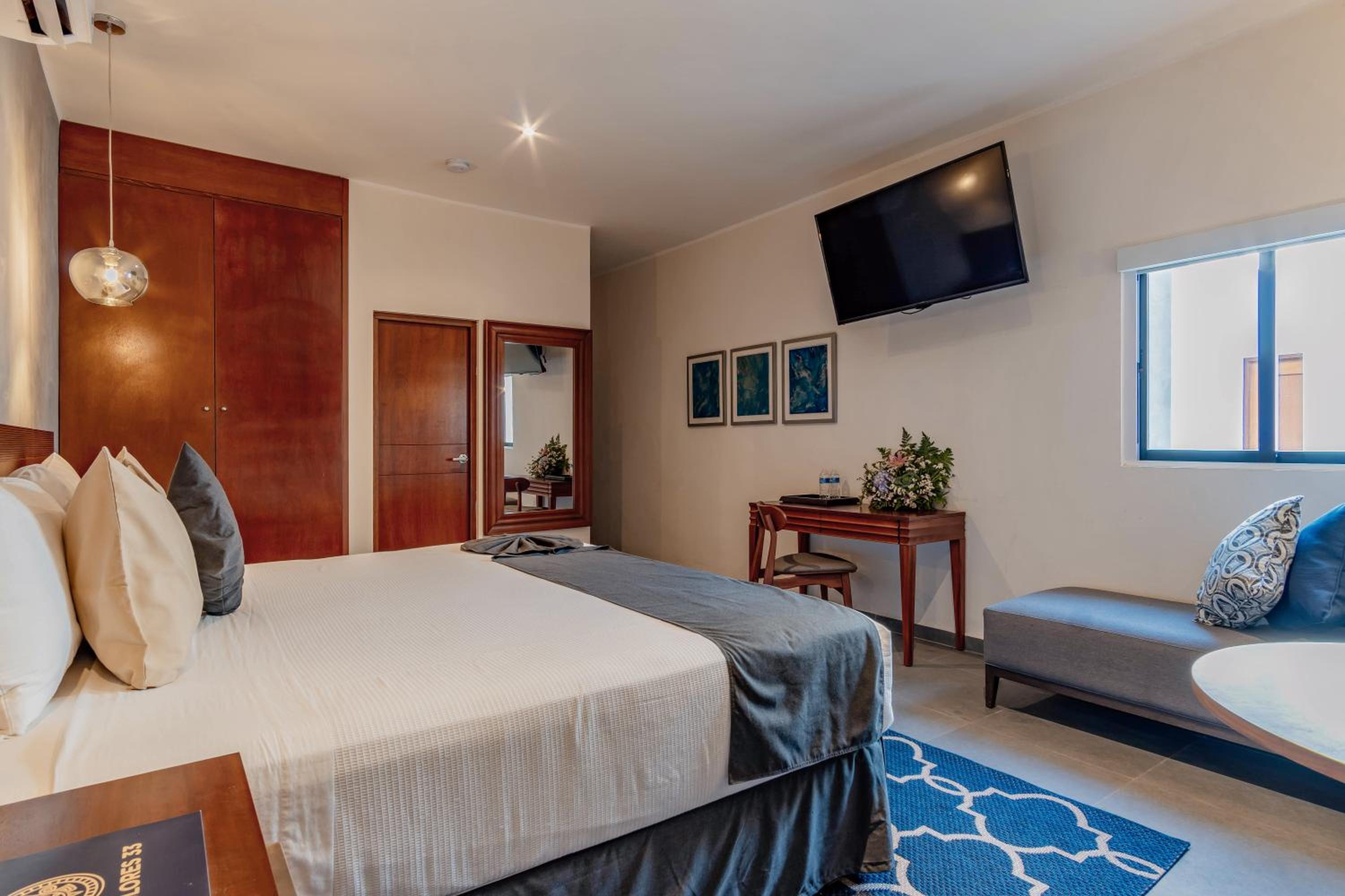 Deluxe Suite - Photo 2