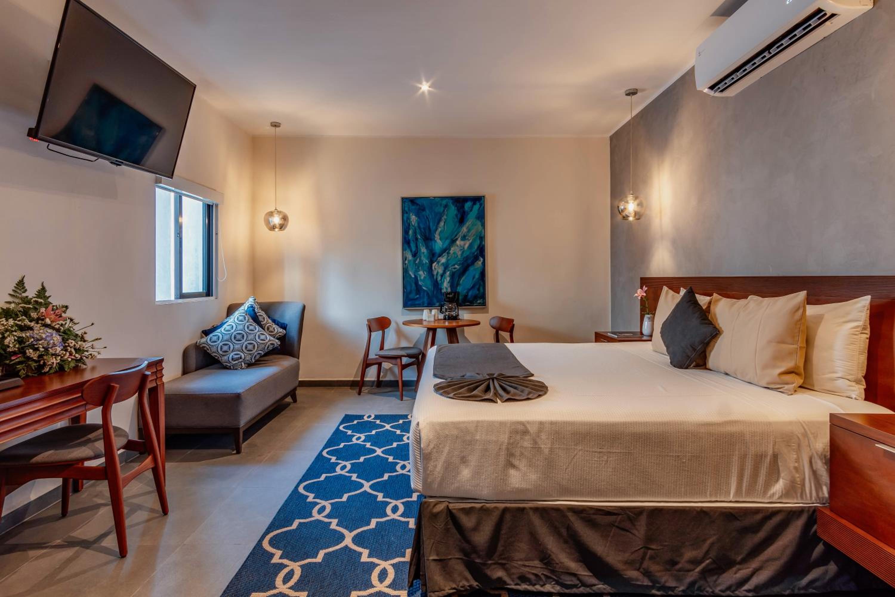 Deluxe Suite - Photo 6