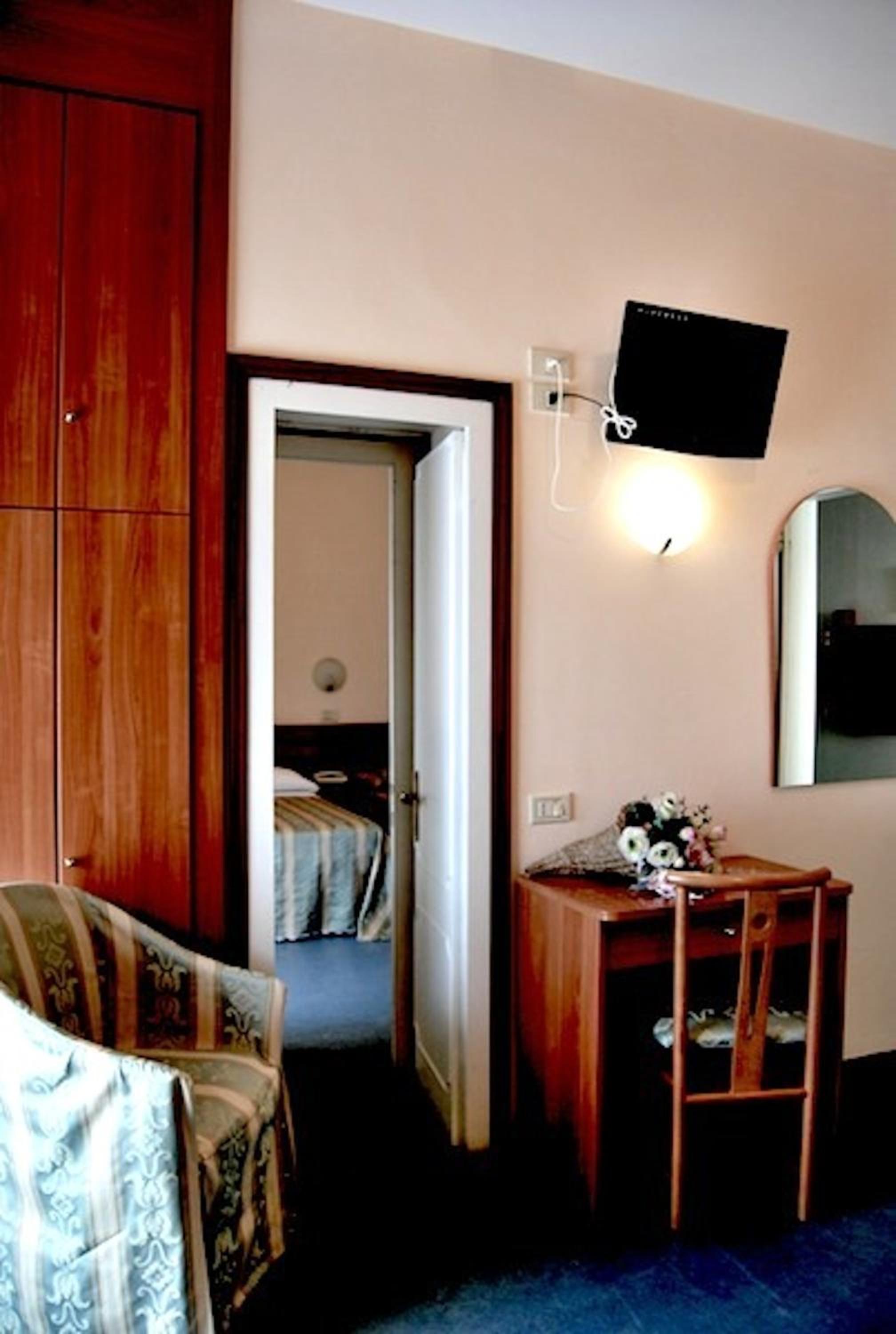 Standard Triple Room photo 2