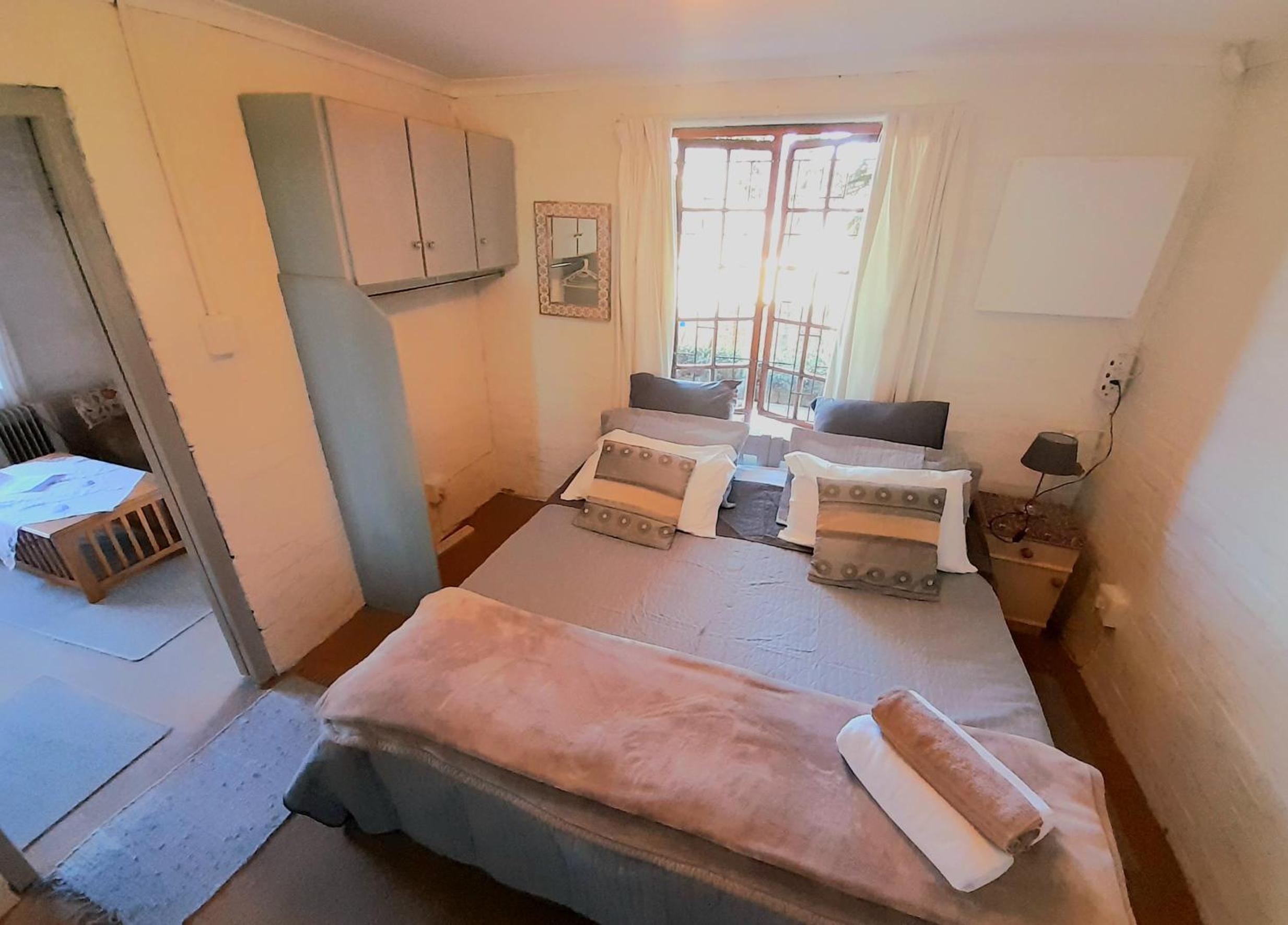 Apartment with Shower - Photo 3