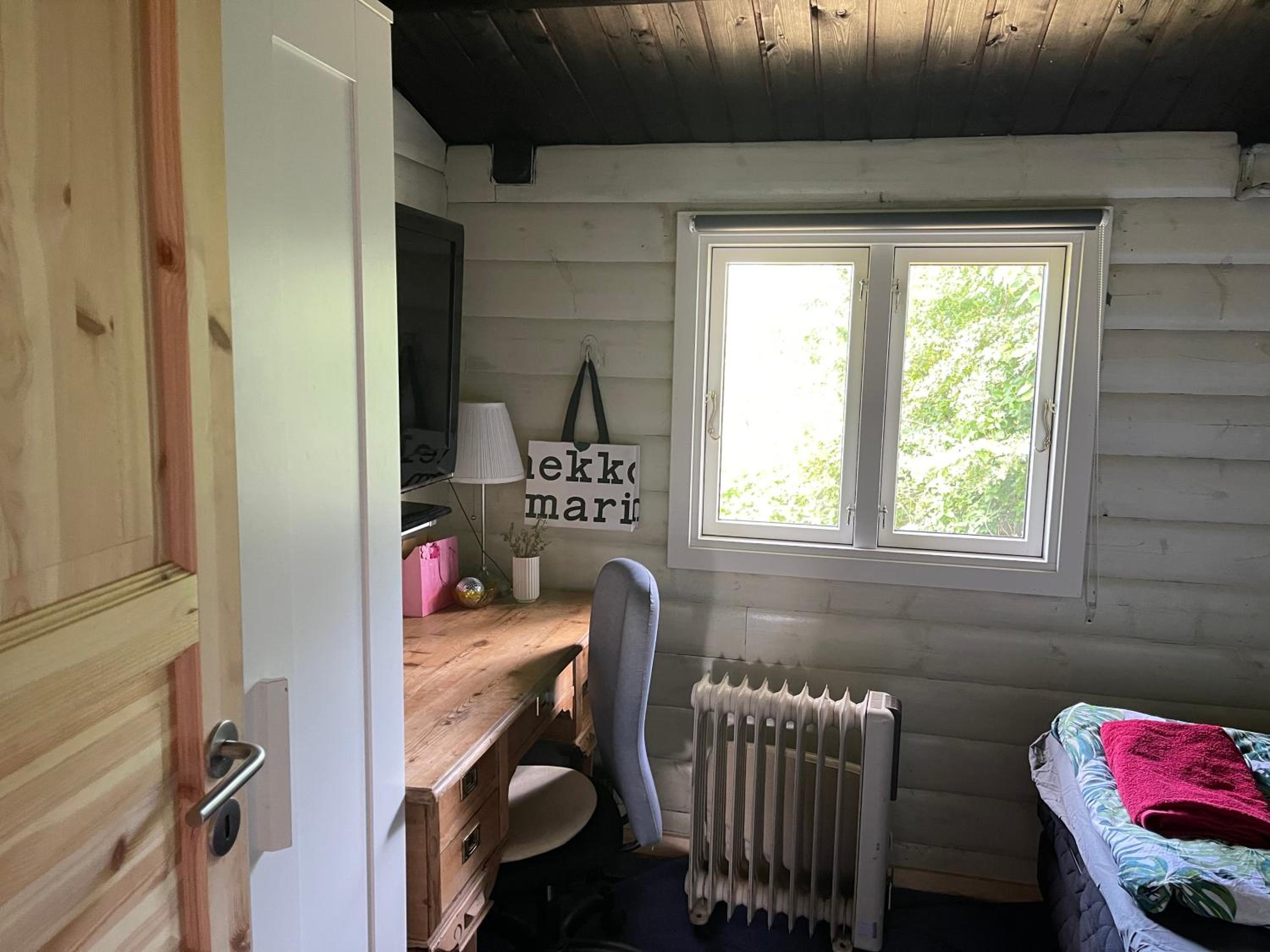 Three-Bedroom House photo 3