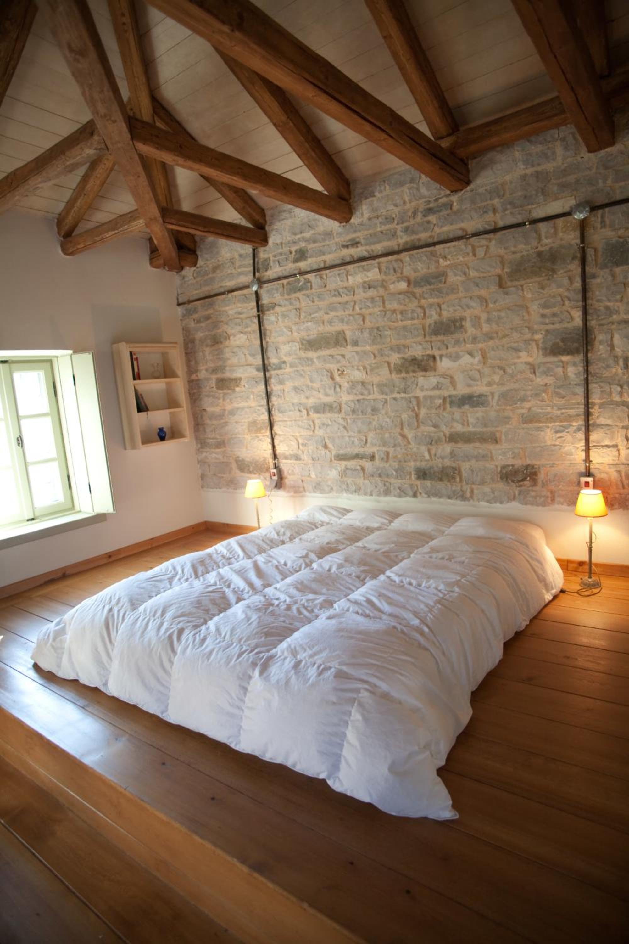 Country House - Split Level - Photo 3