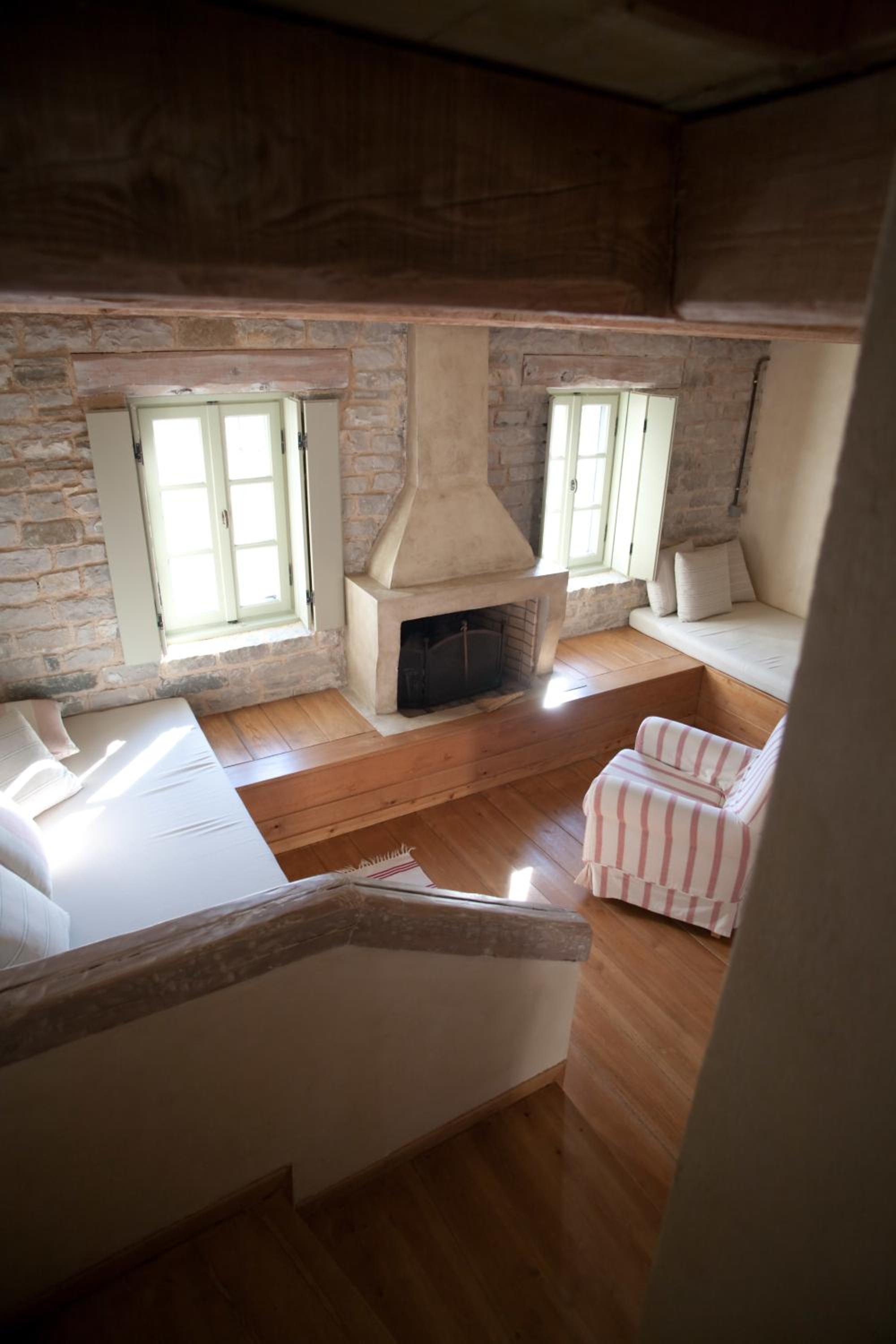 Country House - Split Level - Photo 2