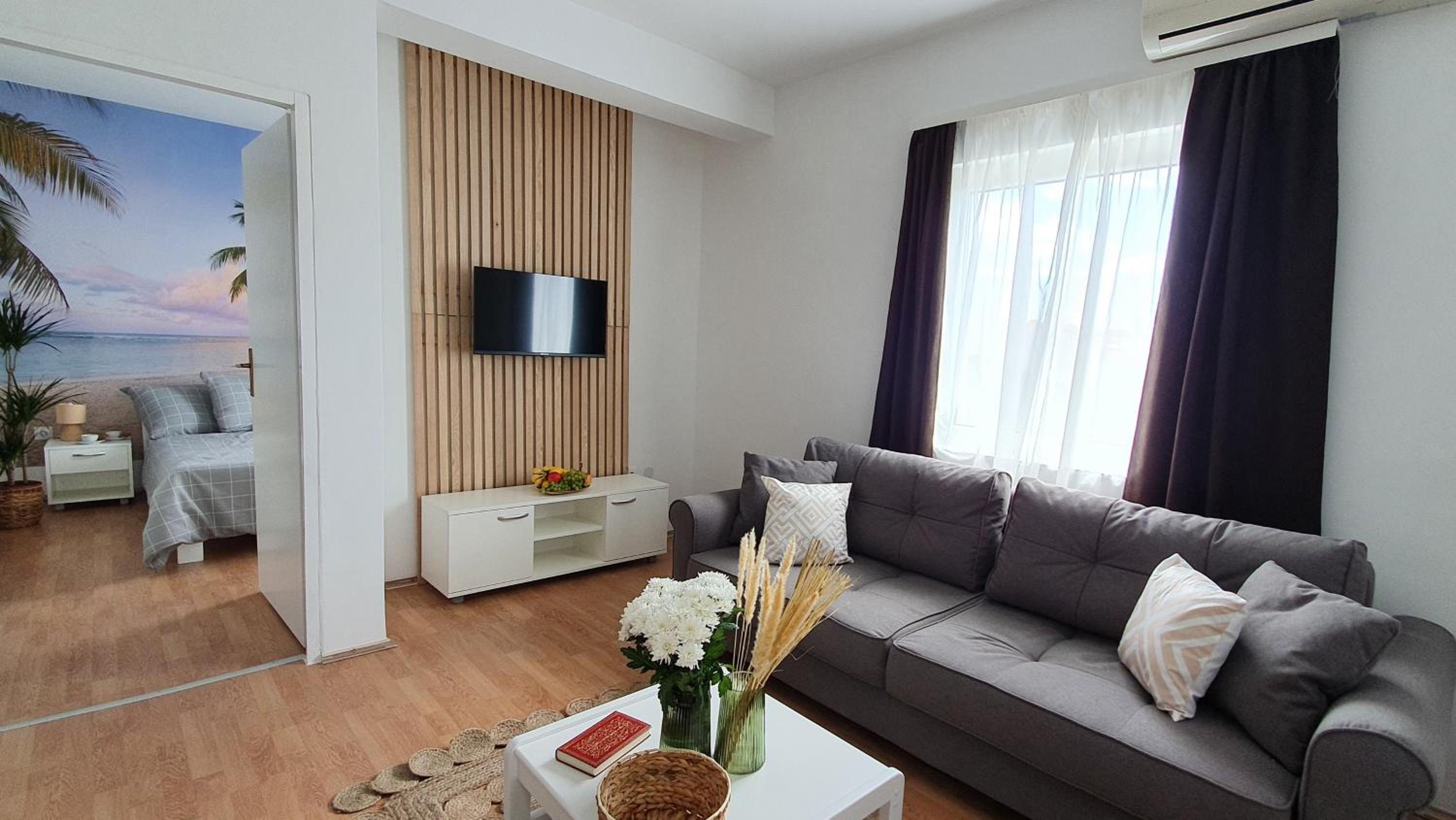 One-Bedroom Apartment photo 1