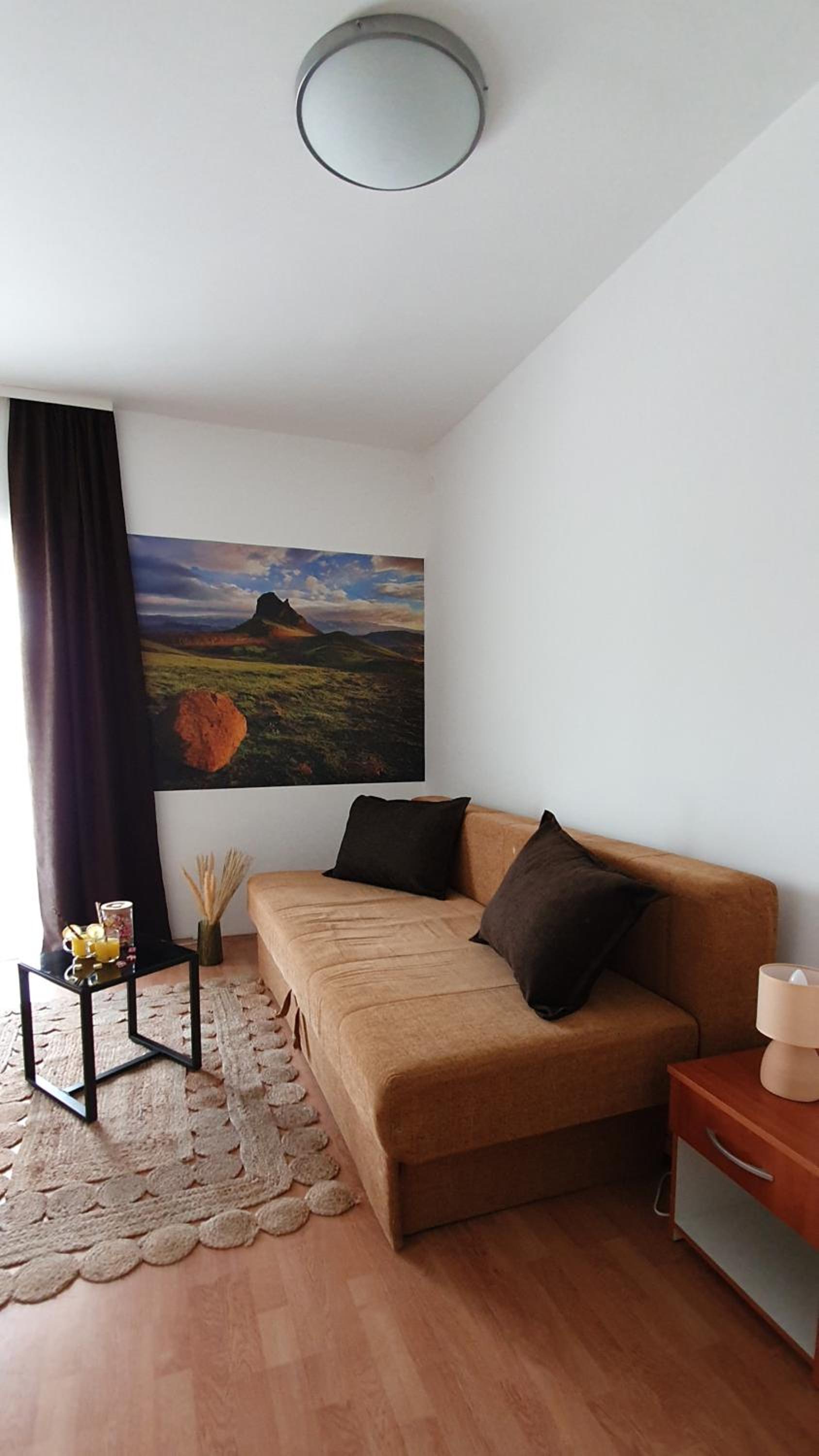 One-Bedroom Apartment photo 1