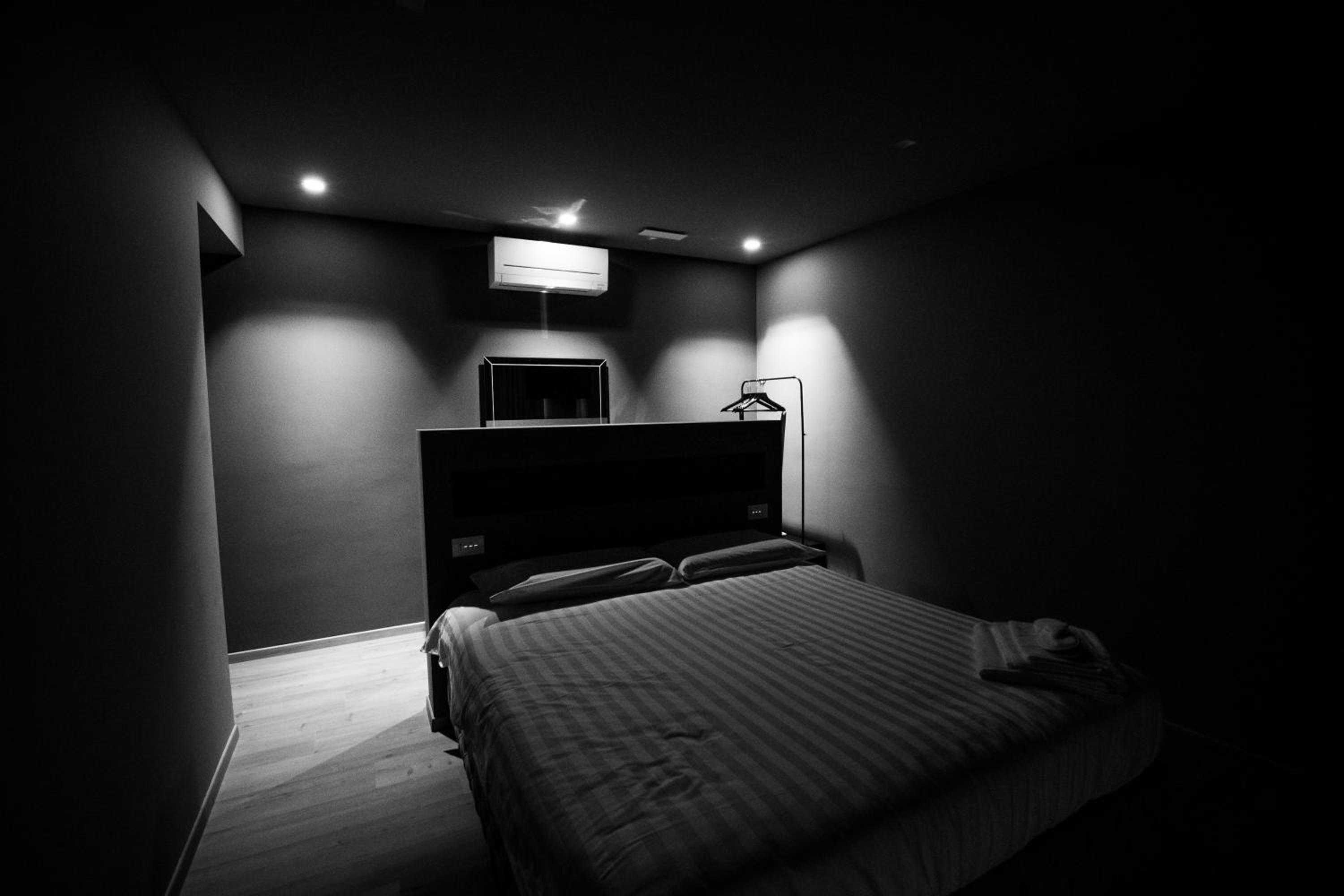 Deluxe King Room - Photo 15