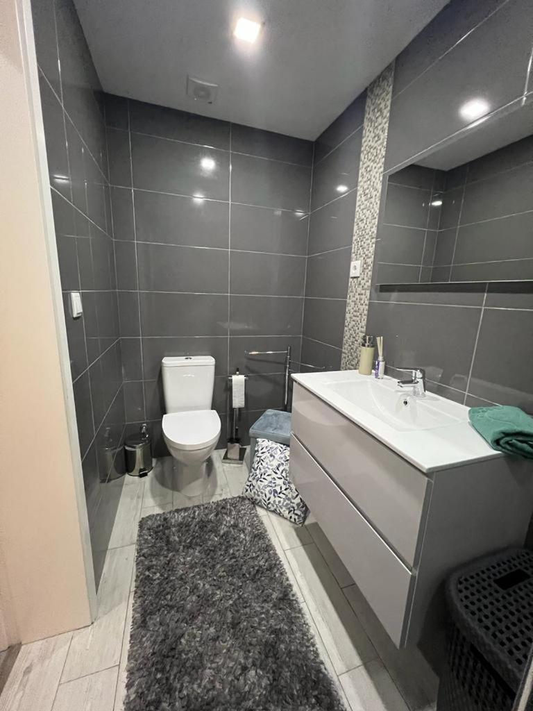 Two-Bedroom Apartment - Photo 9
