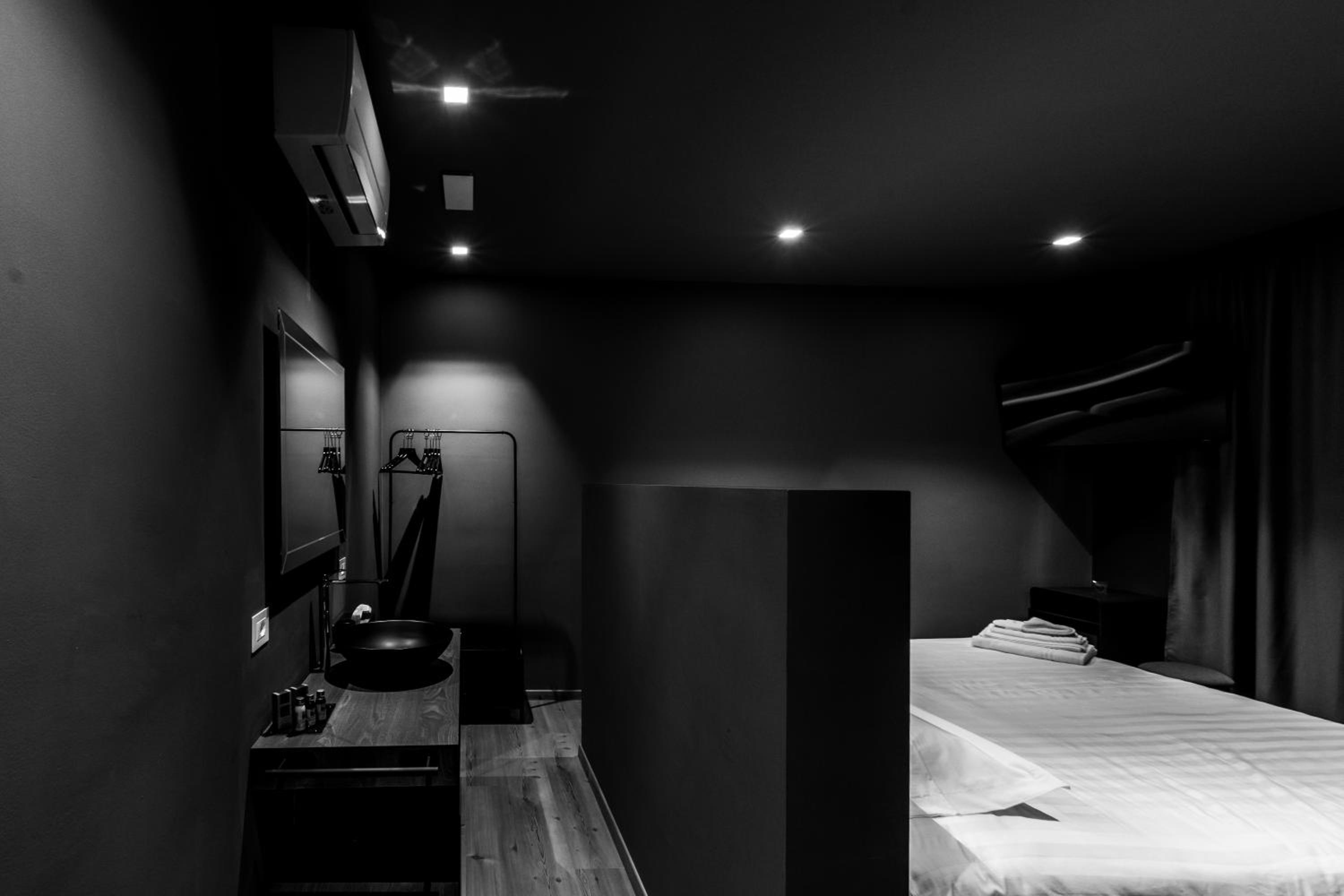 Deluxe King Room - Photo 19