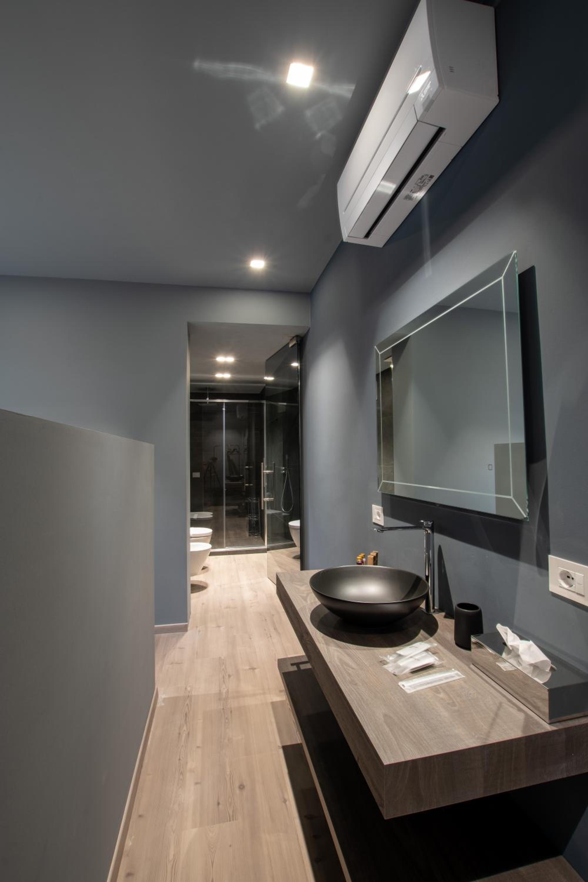 Deluxe King Room - Photo 21