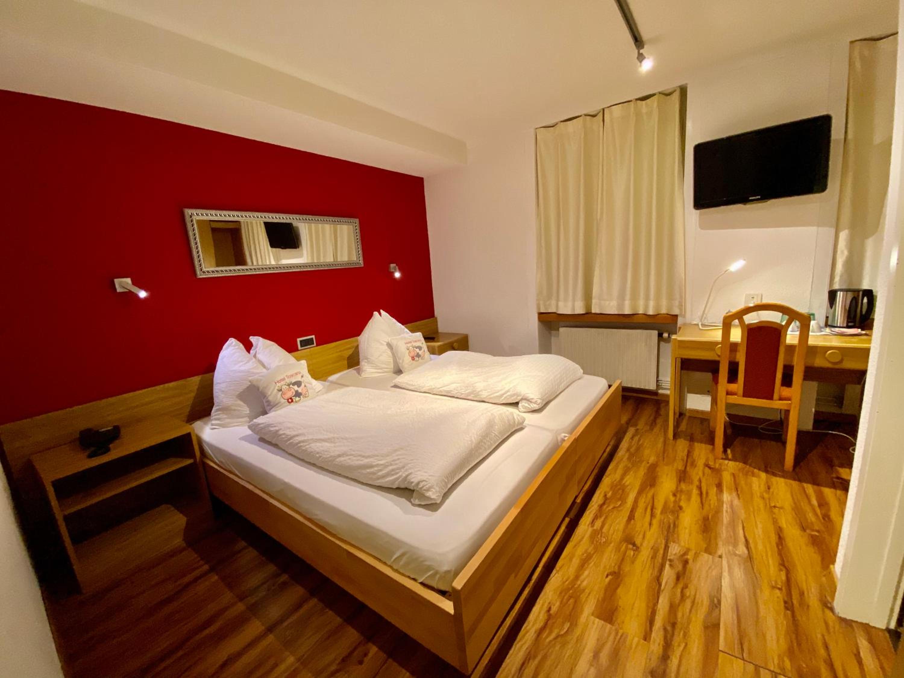 Standard Twin Room with Air Conditioning - Photo 3