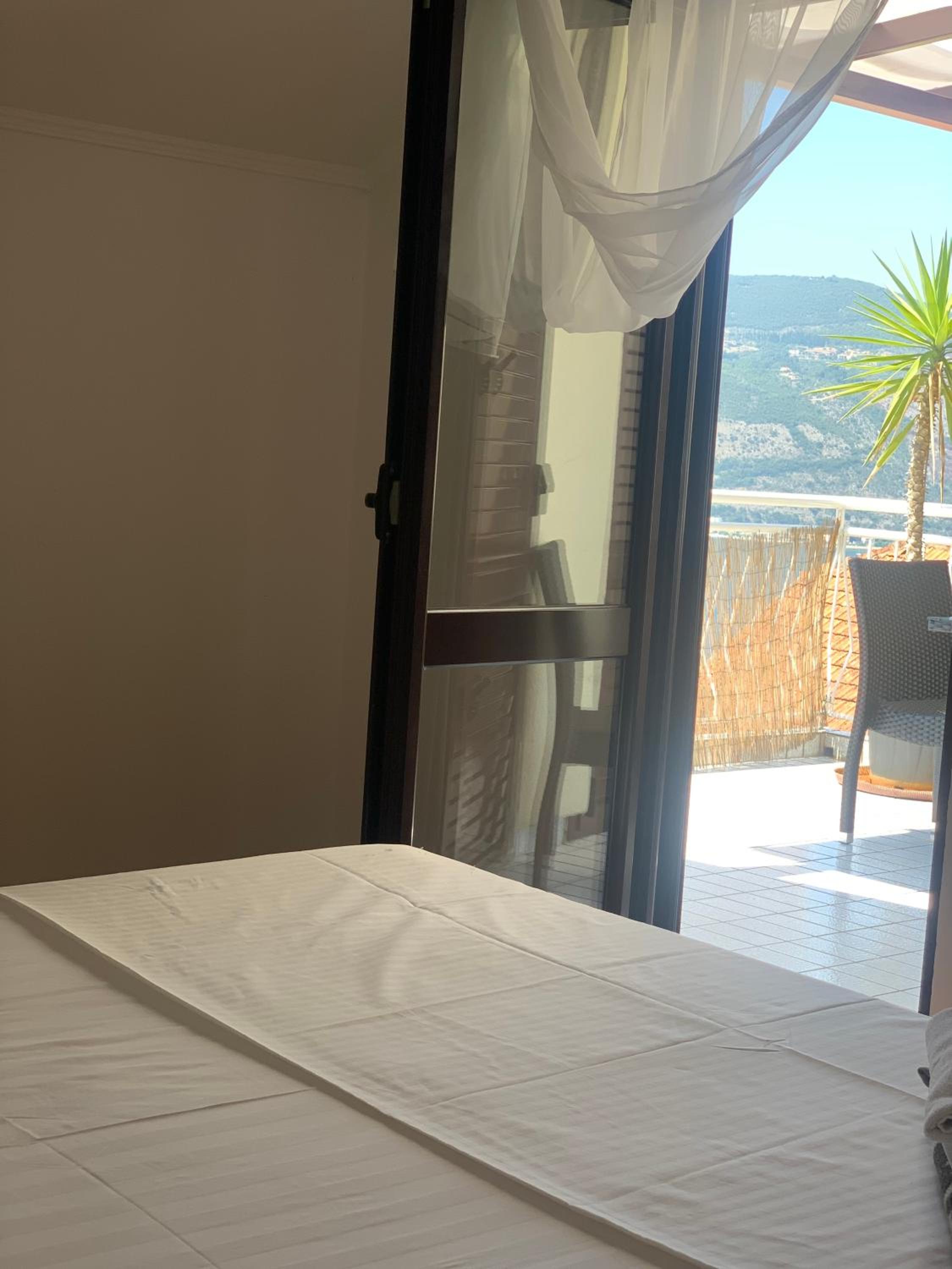 Two-Bedroom Apartment With Balcony And Sea View (4 Adults)