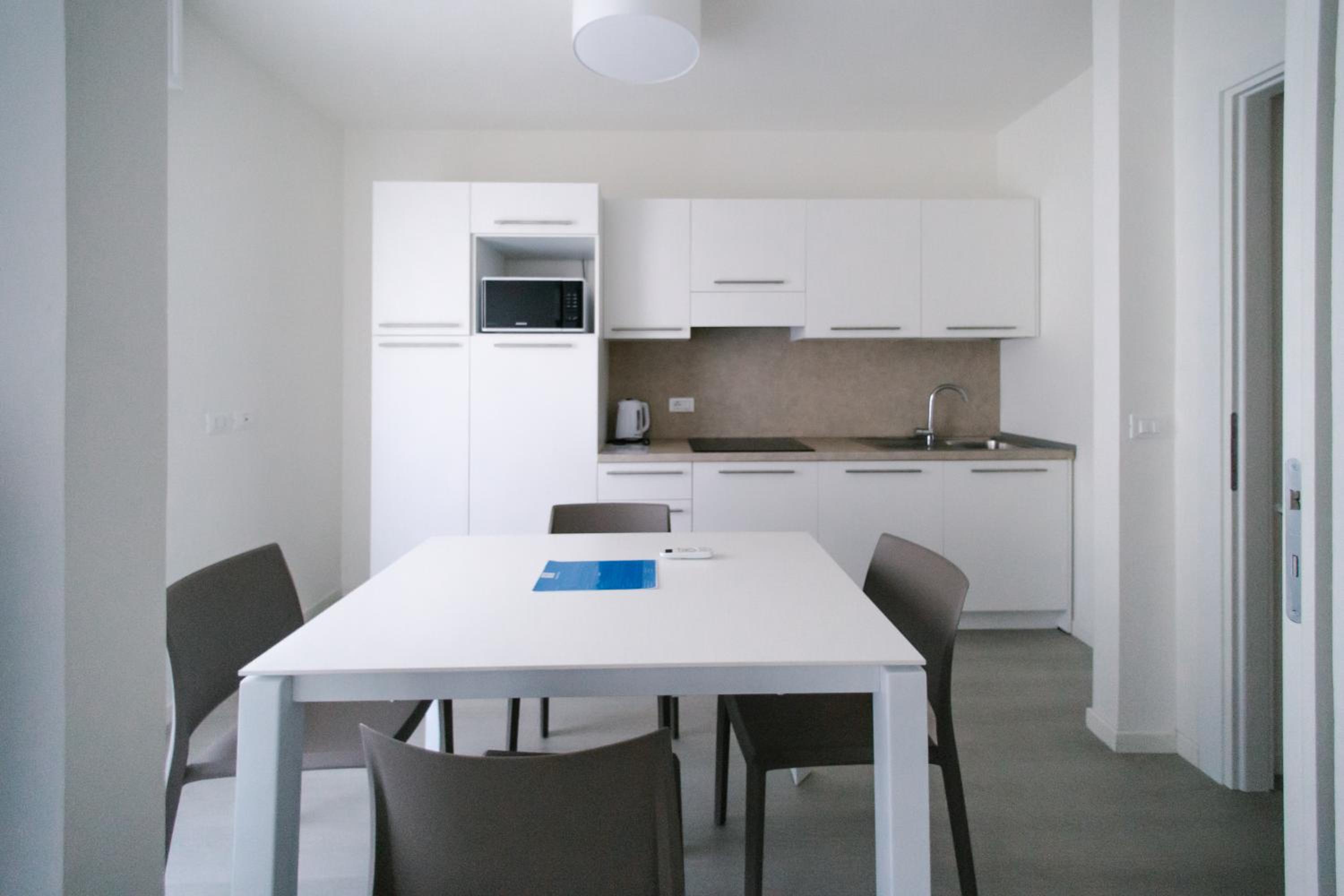 Apartment with Balcony photo 3
