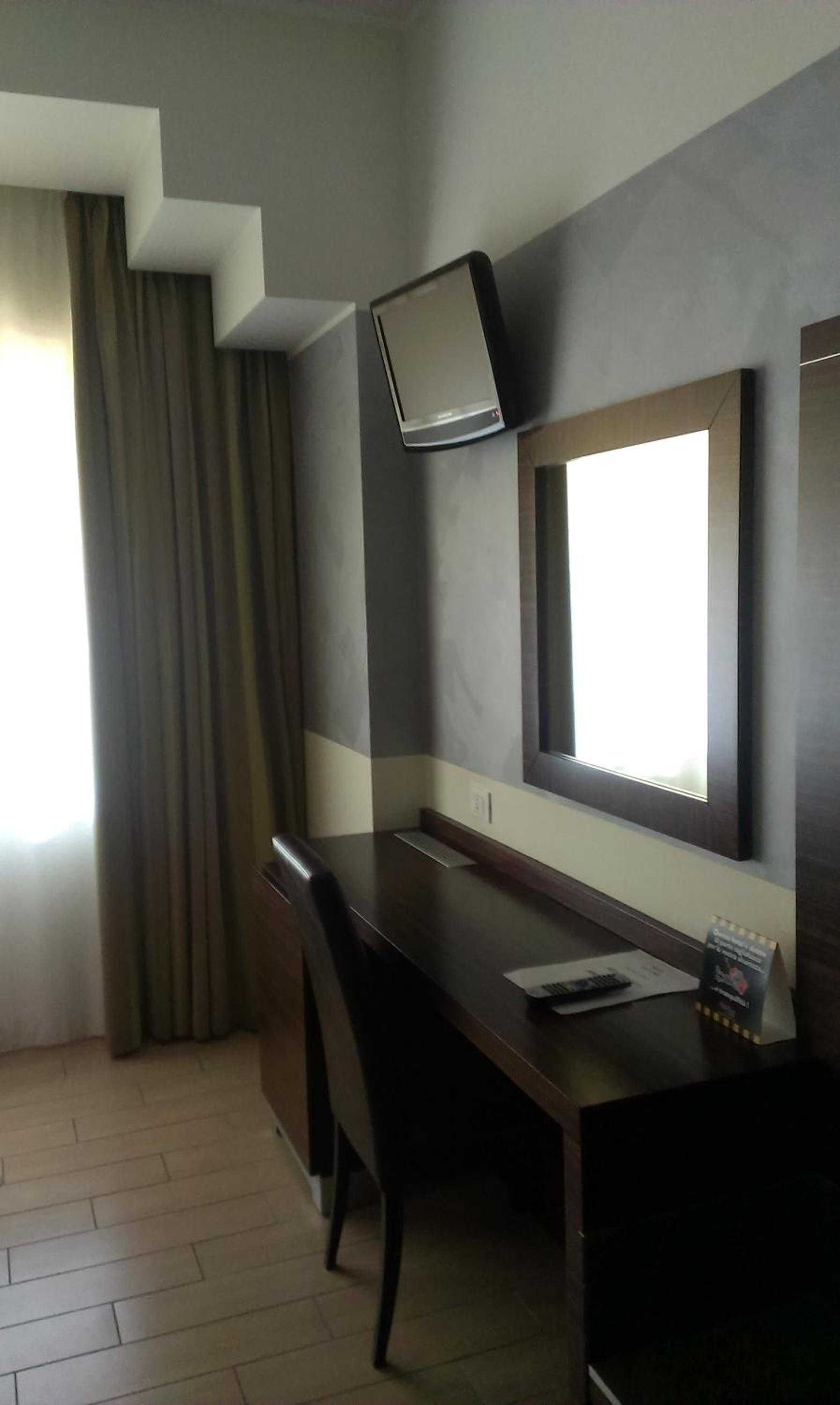 Superior Double or Twin Room - Photo 9
