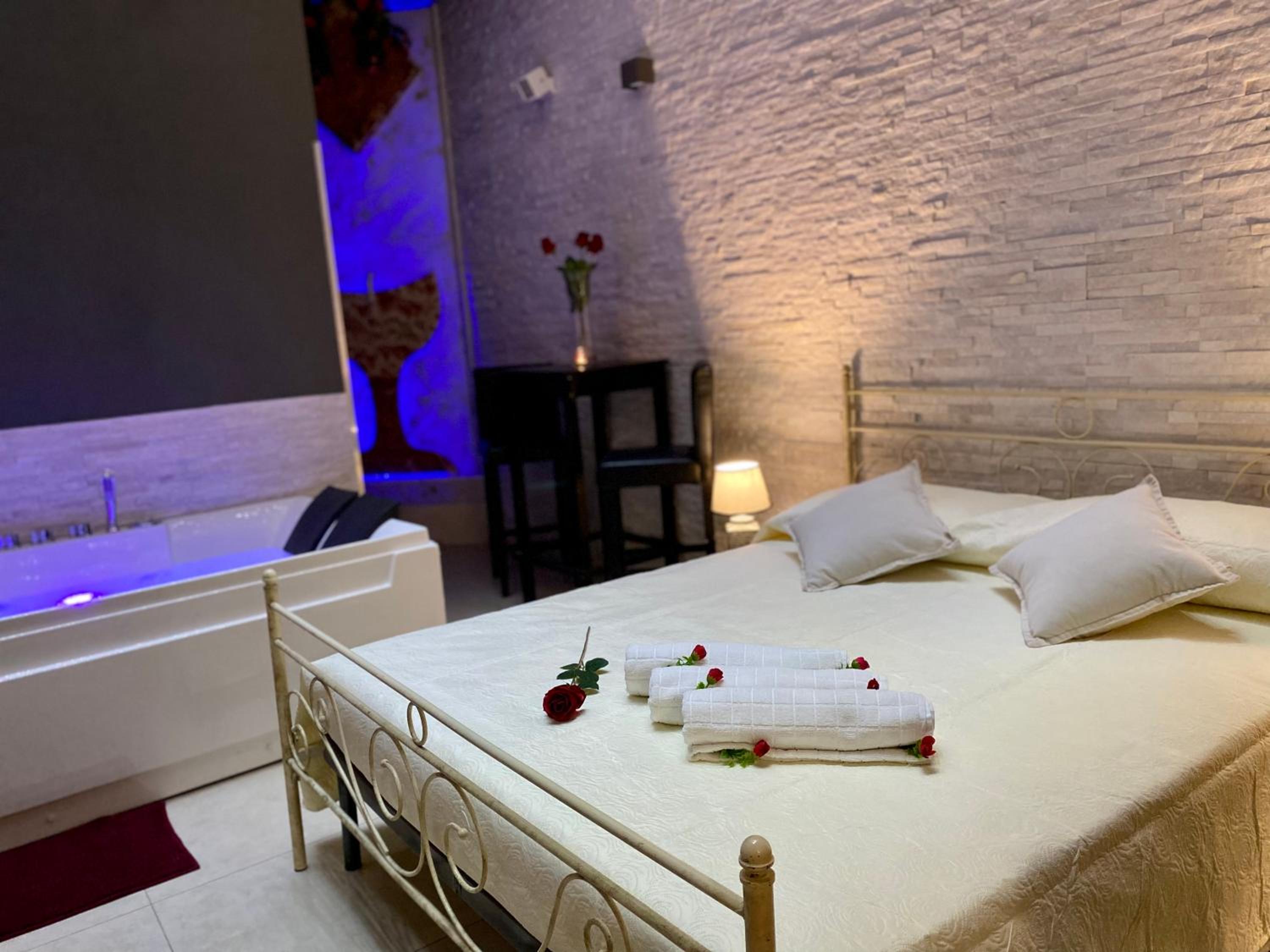 Deluxe Suite with Spa Bath photo 1