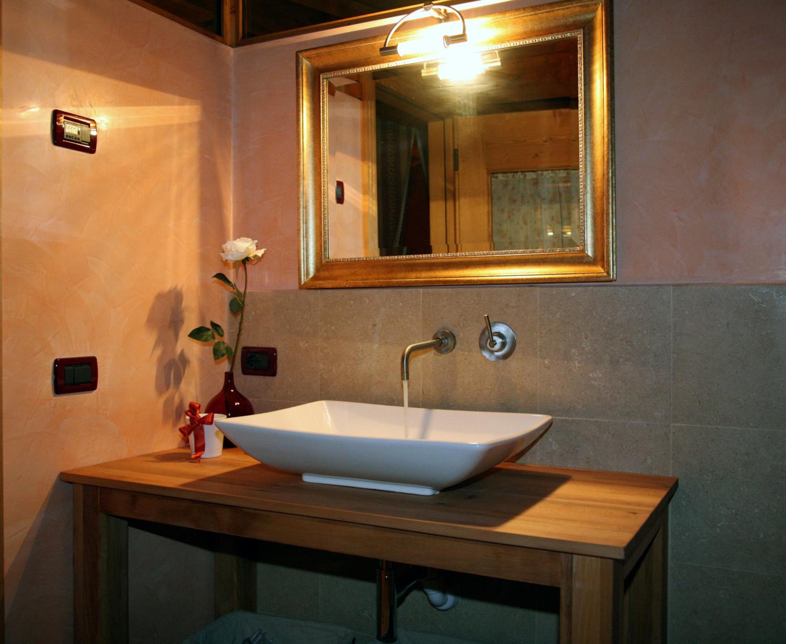 Junior Suite with Spa Bath - Photo 3