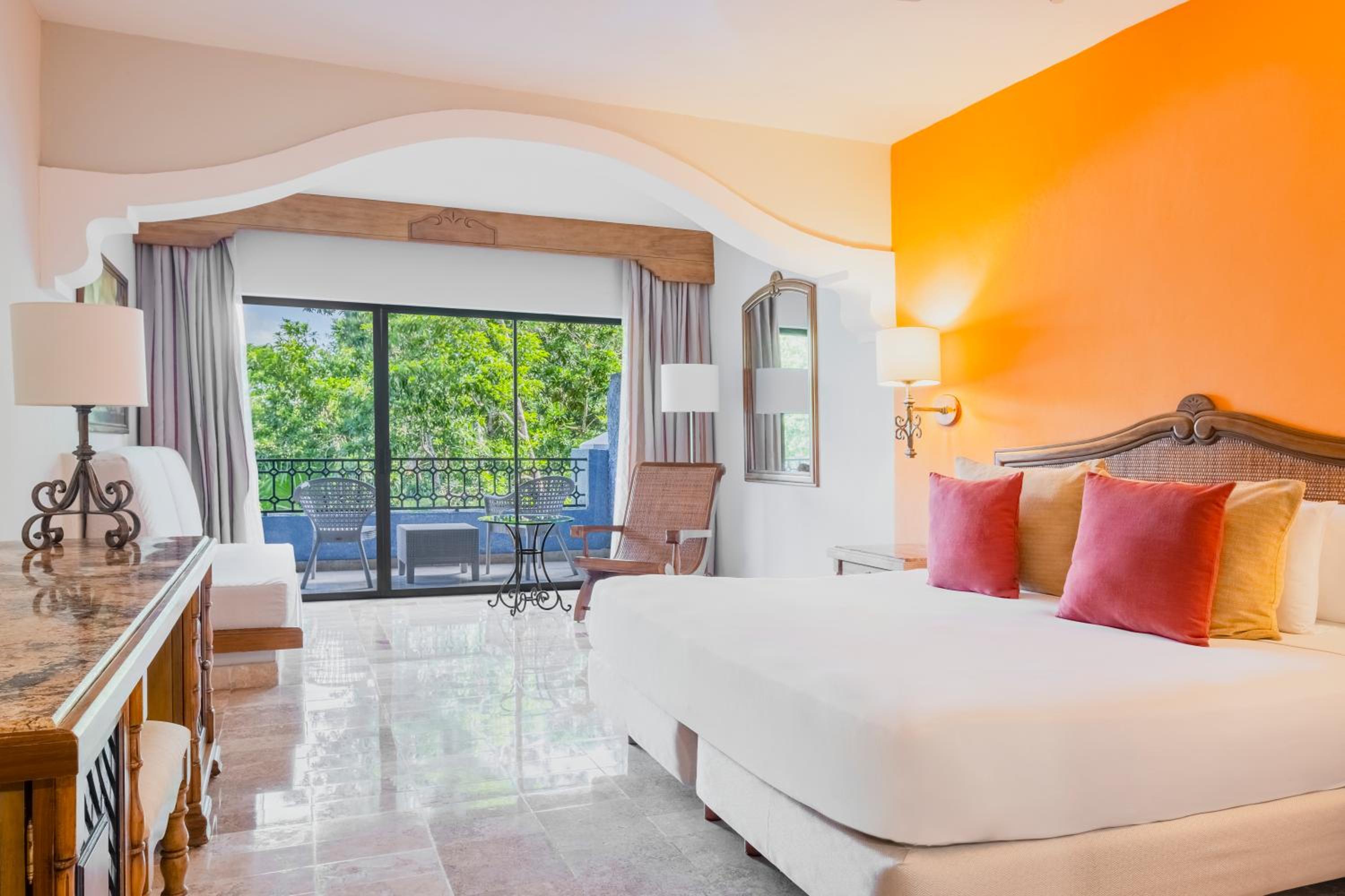 Junior Suite Near Pool (1 Adult)