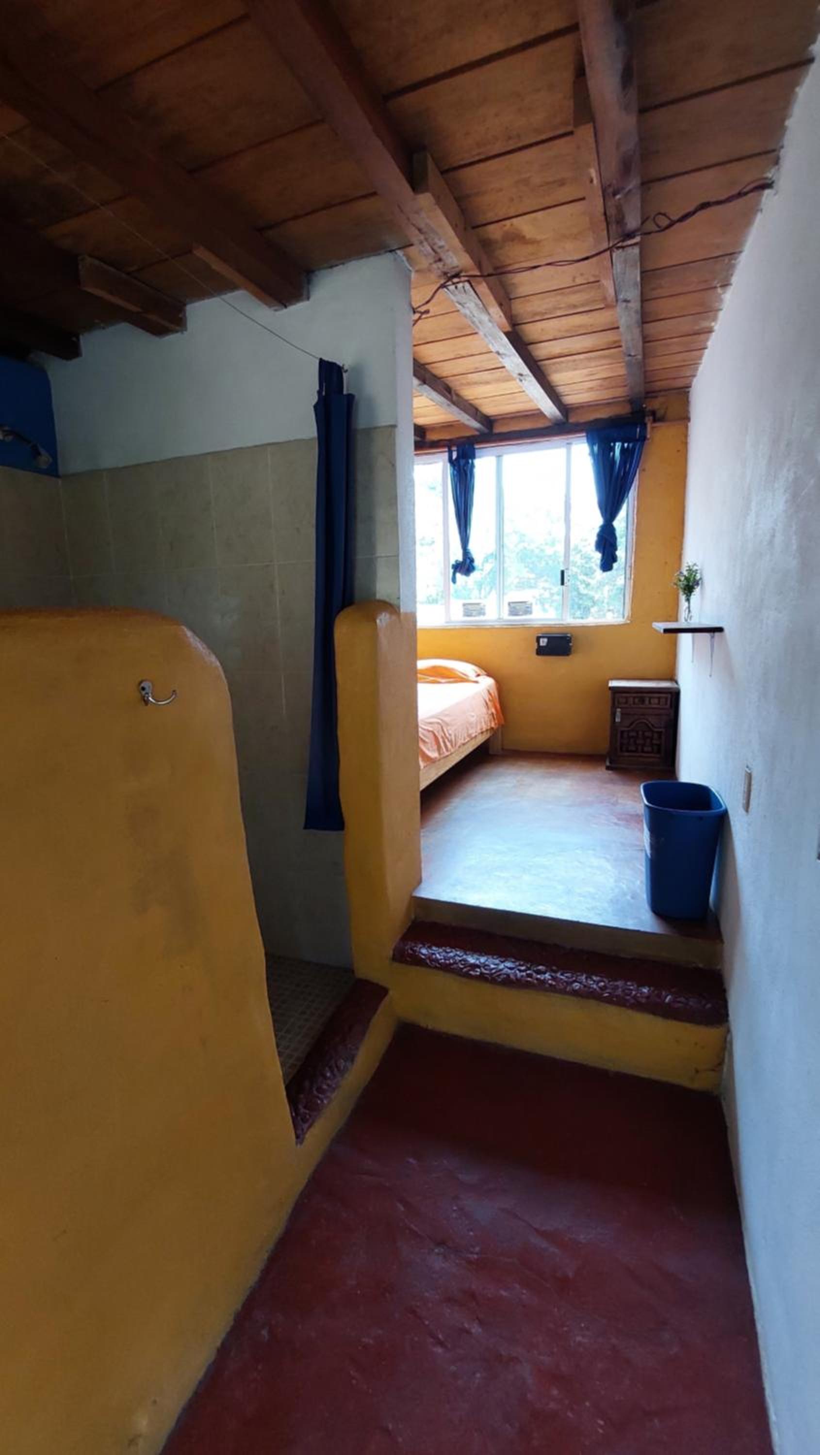 Double Room with Private Bathroom - Photo 4
