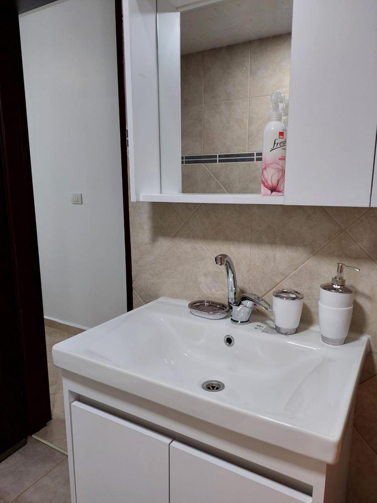 Double or Twin Room with Balcony - Photo 9