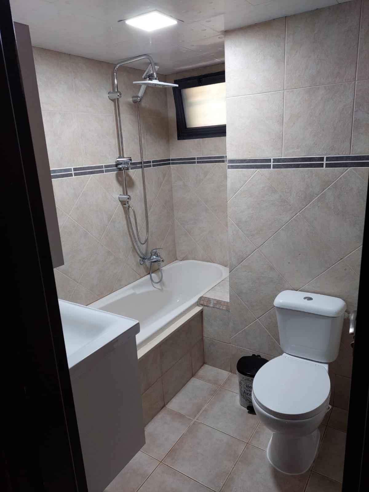 Double or Twin Room with Balcony - Photo 10