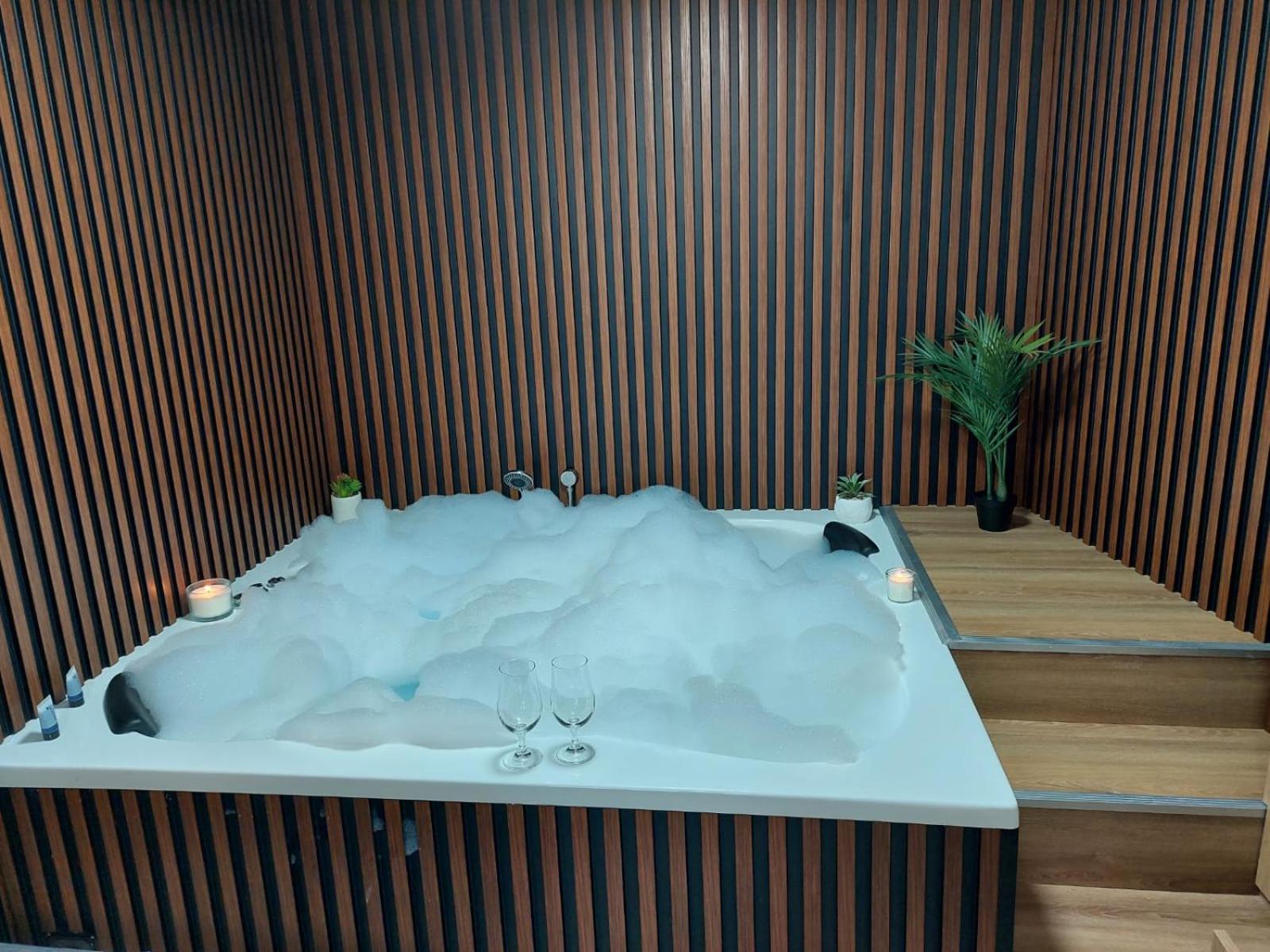 Double or Twin Room with Balcony - Photo 7