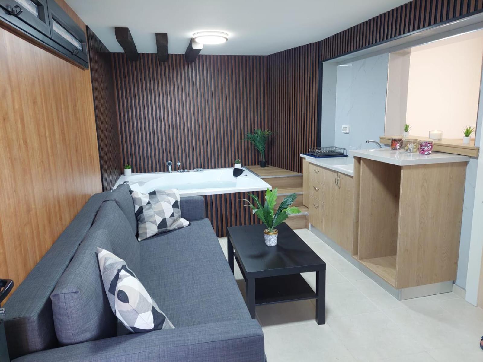 Double or Twin Room with Balcony - Photo 1