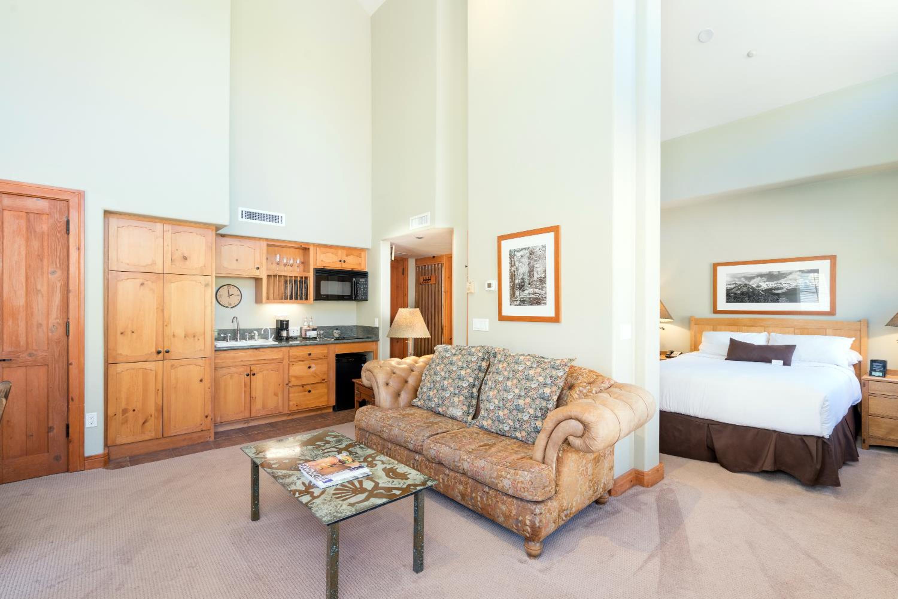One-Bedroom Suite - Photo 1