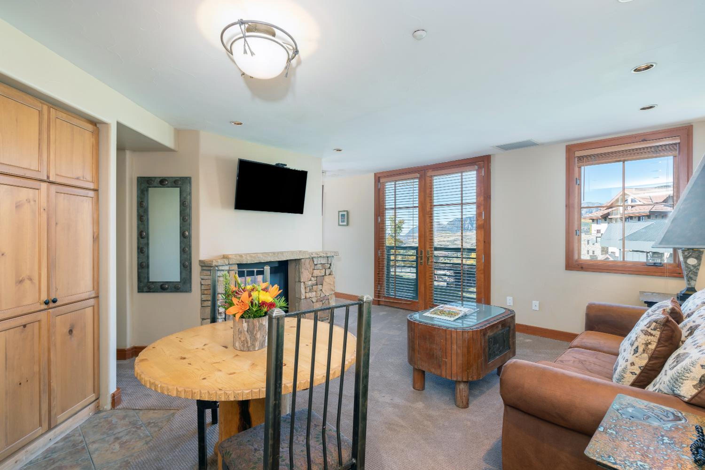 One-Bedroom Suite - Photo 3