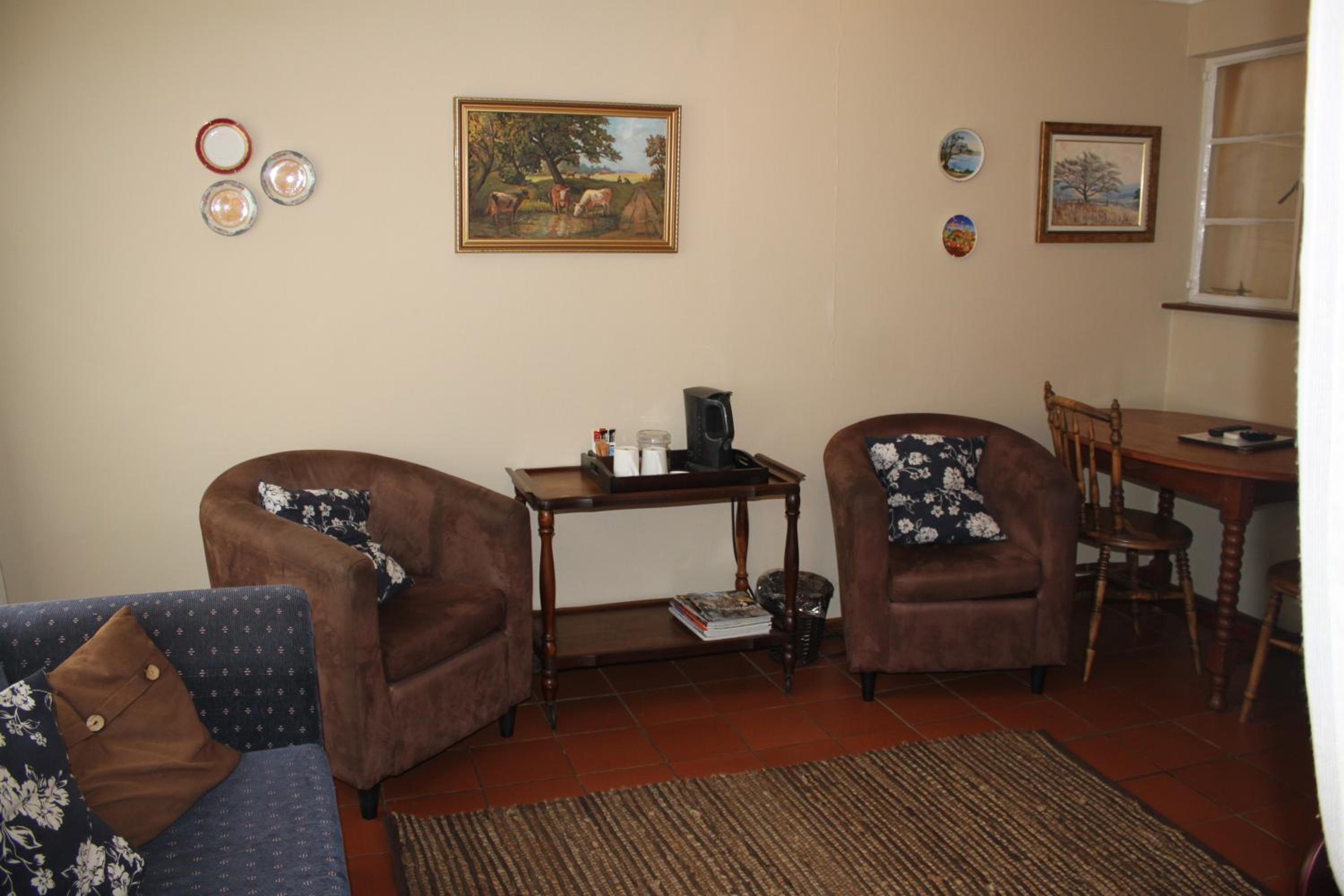 Queen Room with Sofa Bed photo 1
