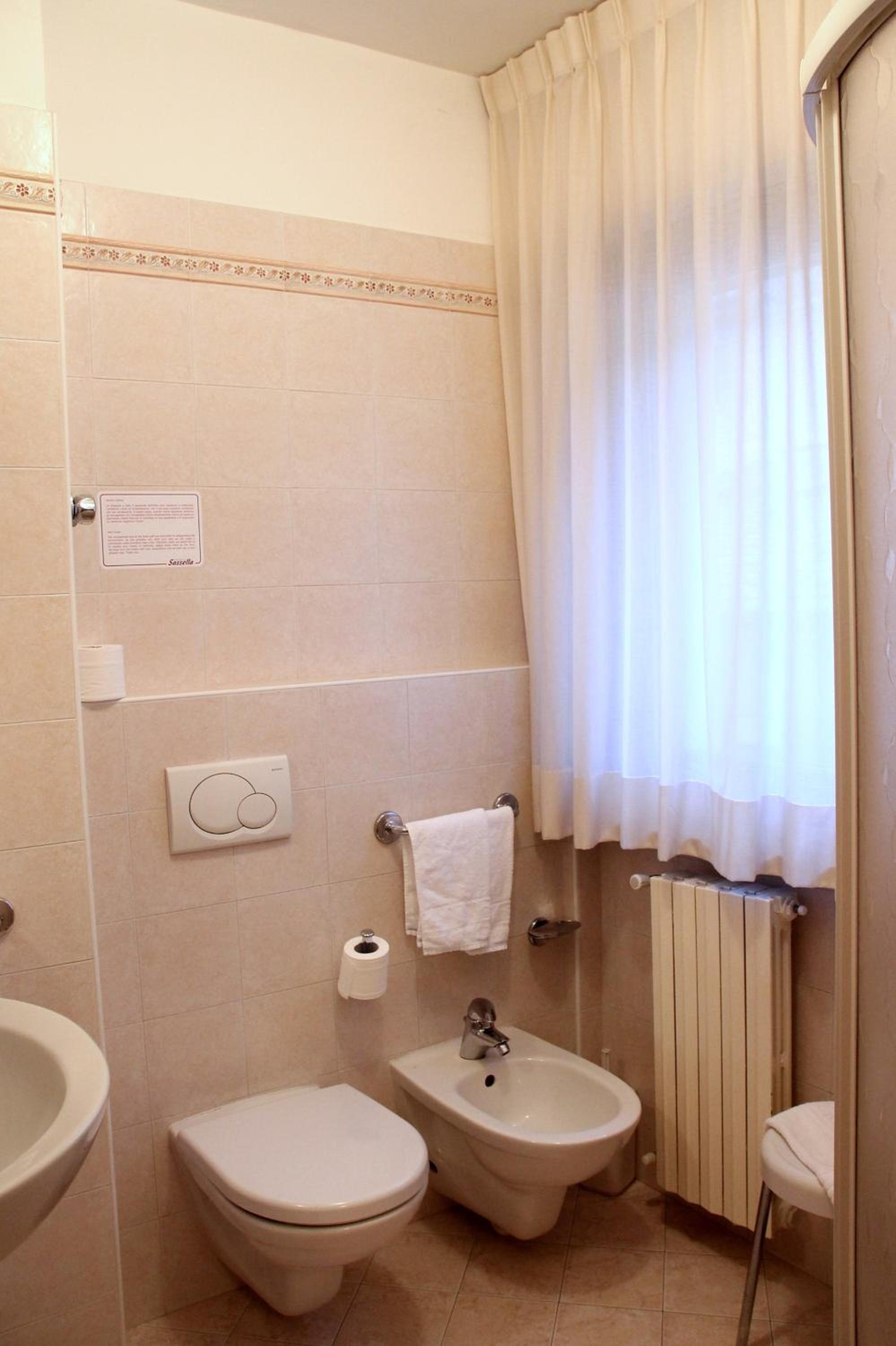Economy Double Room photo 2