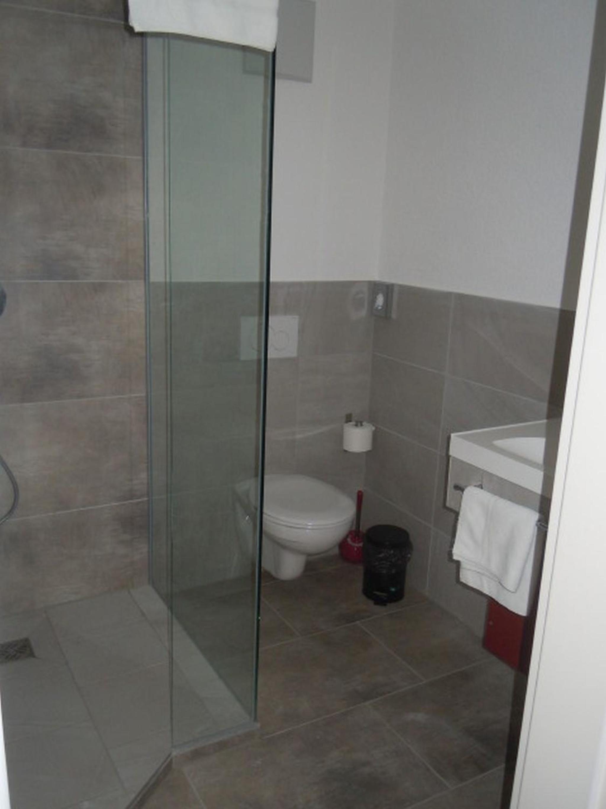 Double or Twin Room - Photo 6