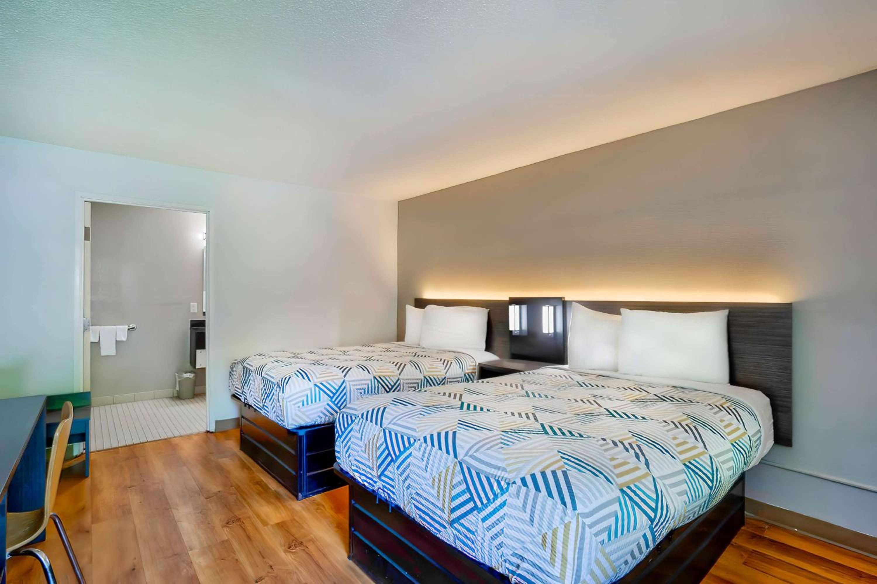 Quadruple Room - Non-Smoking - Photo 1