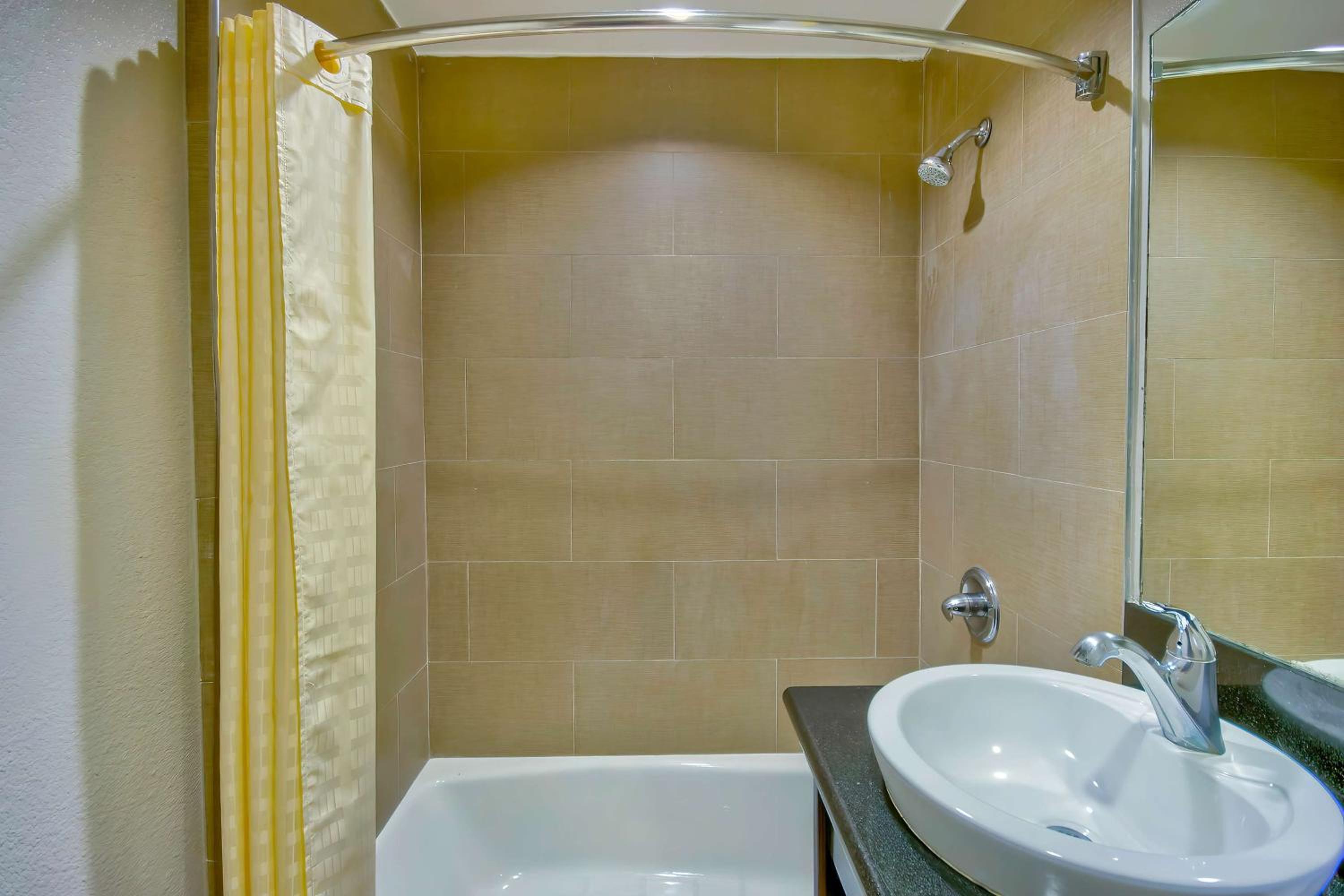 Deluxe Quadruple Room - Non-Smoking photo 3