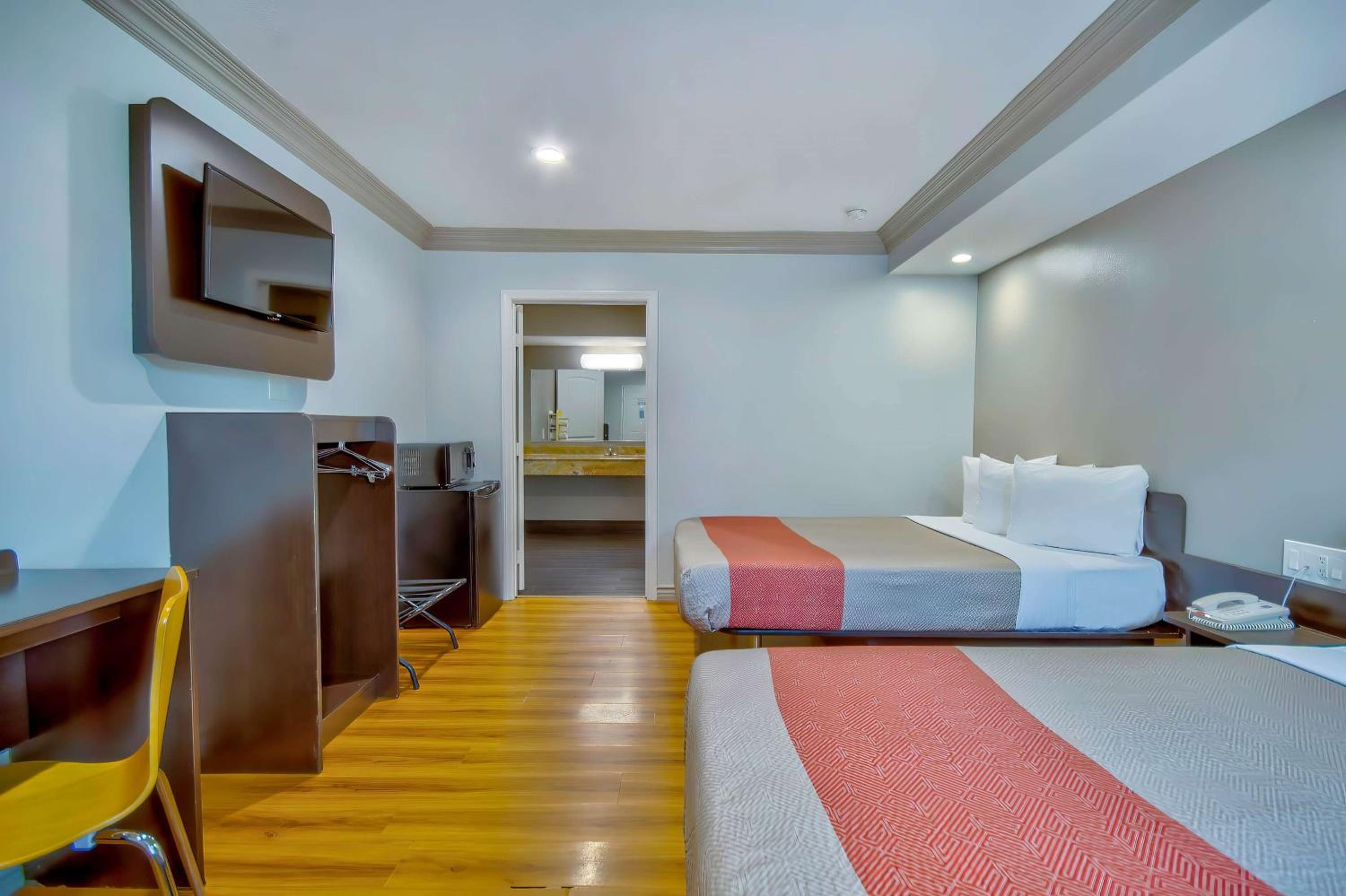 Deluxe Quadruple Room - Non-Smoking photo 2