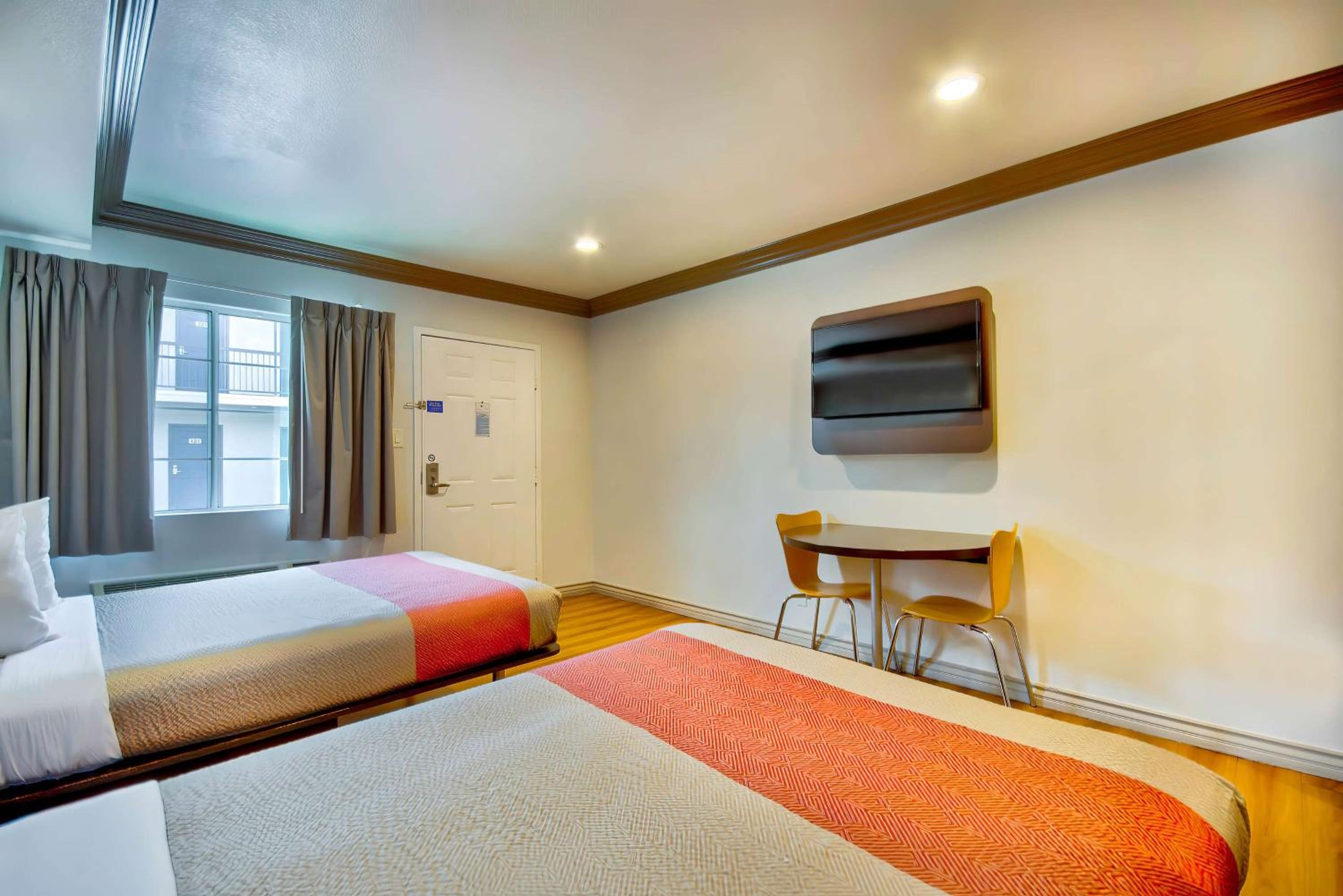 Quadruple Room - Disability Access - Non-Smoking photo 3
