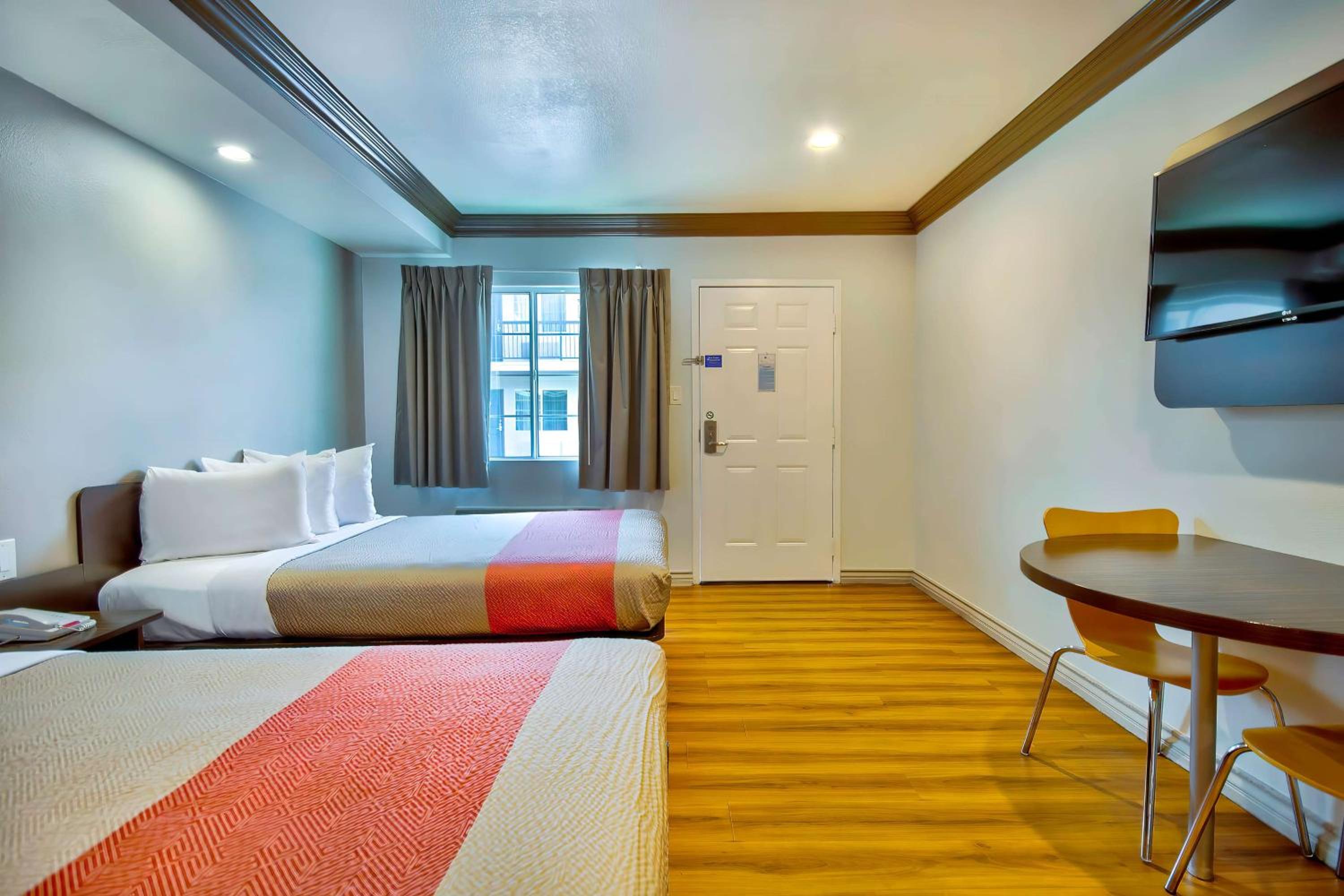 Quadruple Room - Disability Access - Non-Smoking photo 2