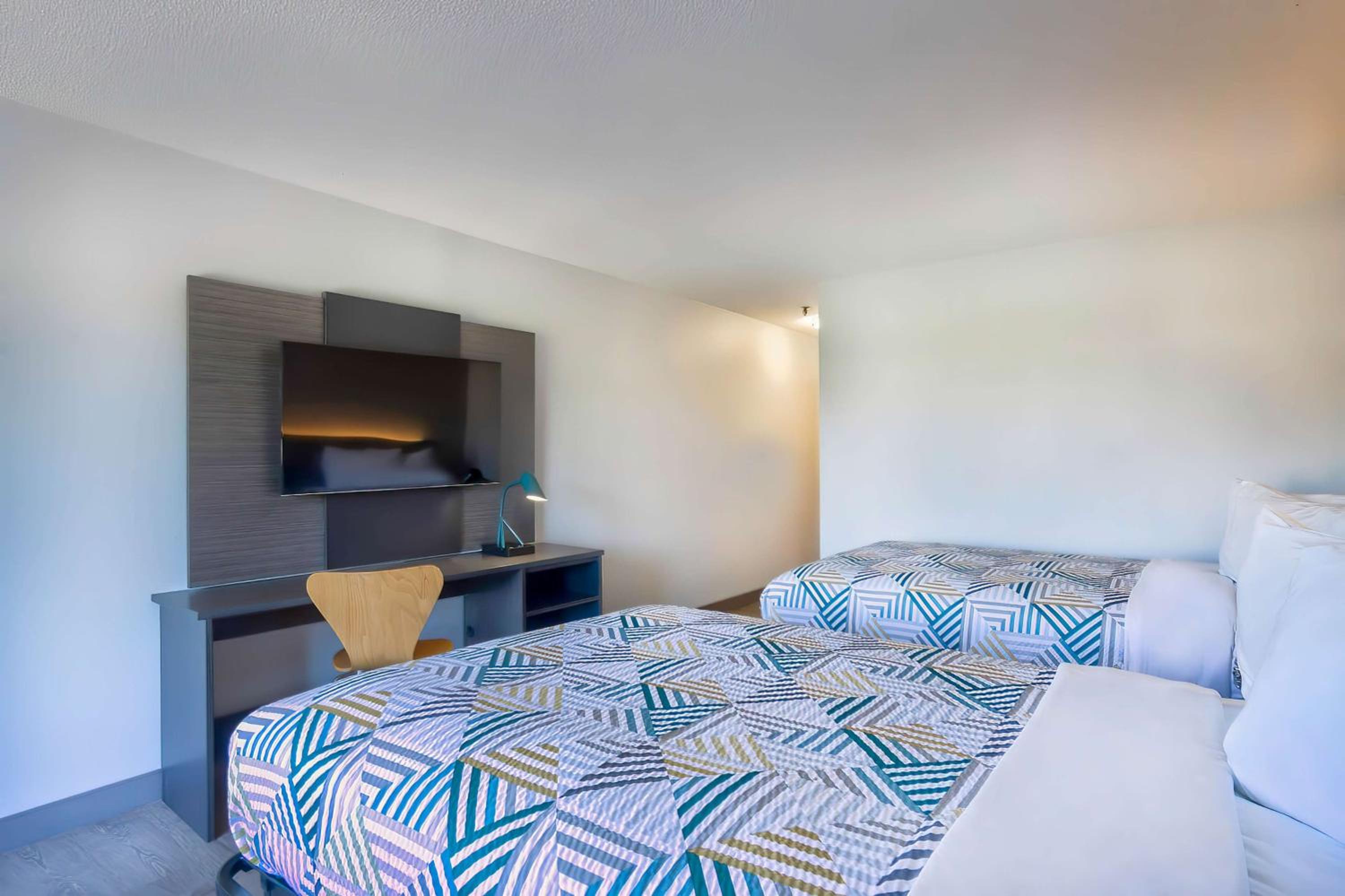 Quadruple Room - Disability Access - Non-Smoking - Photo 3