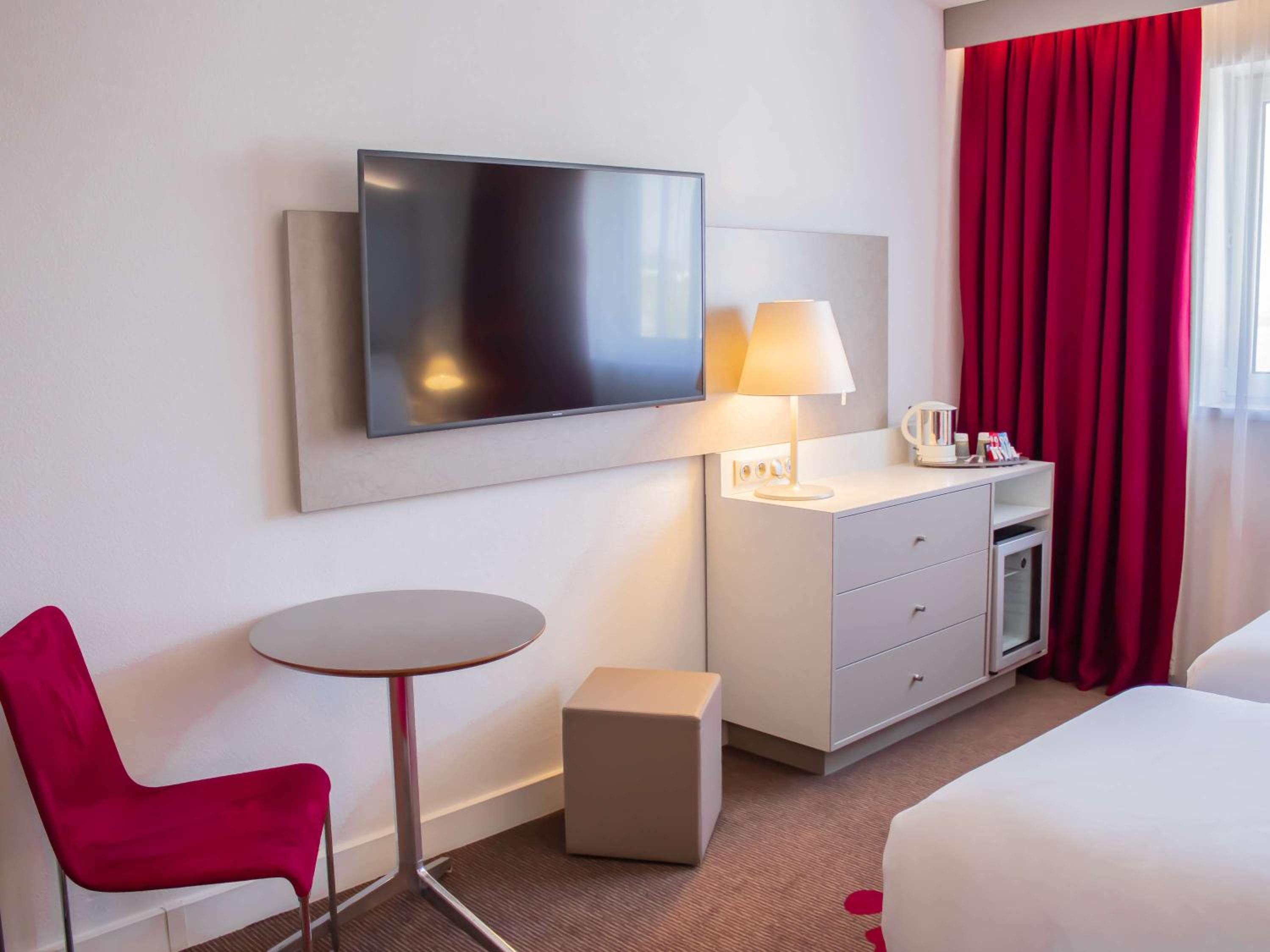 Classic Double Room with Double Bed or Twin Bed and Sofa Bed - Photo 6