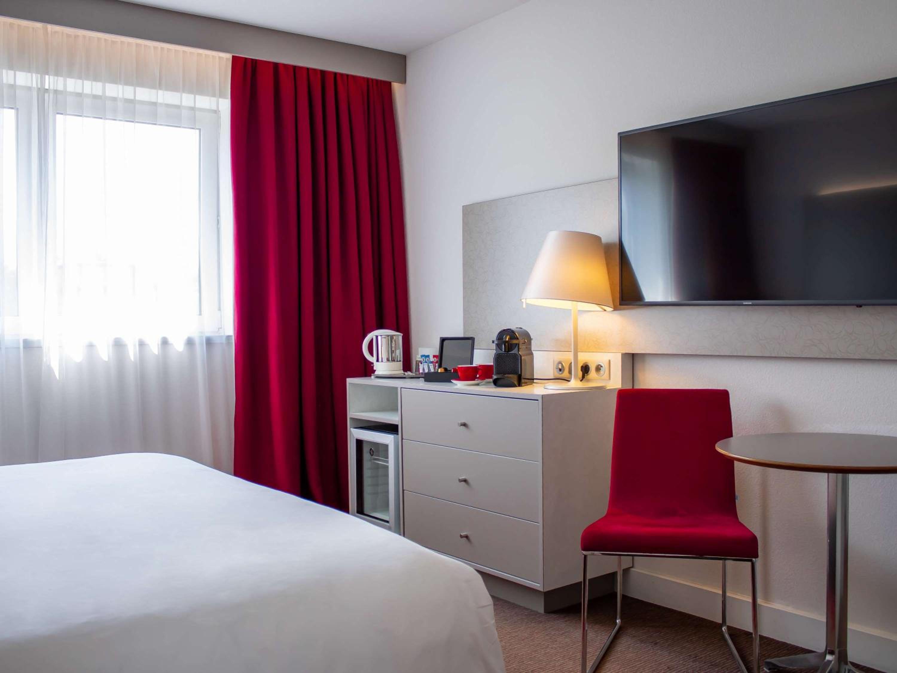 Superior Room with King Bed and Sofabed - Photo 1