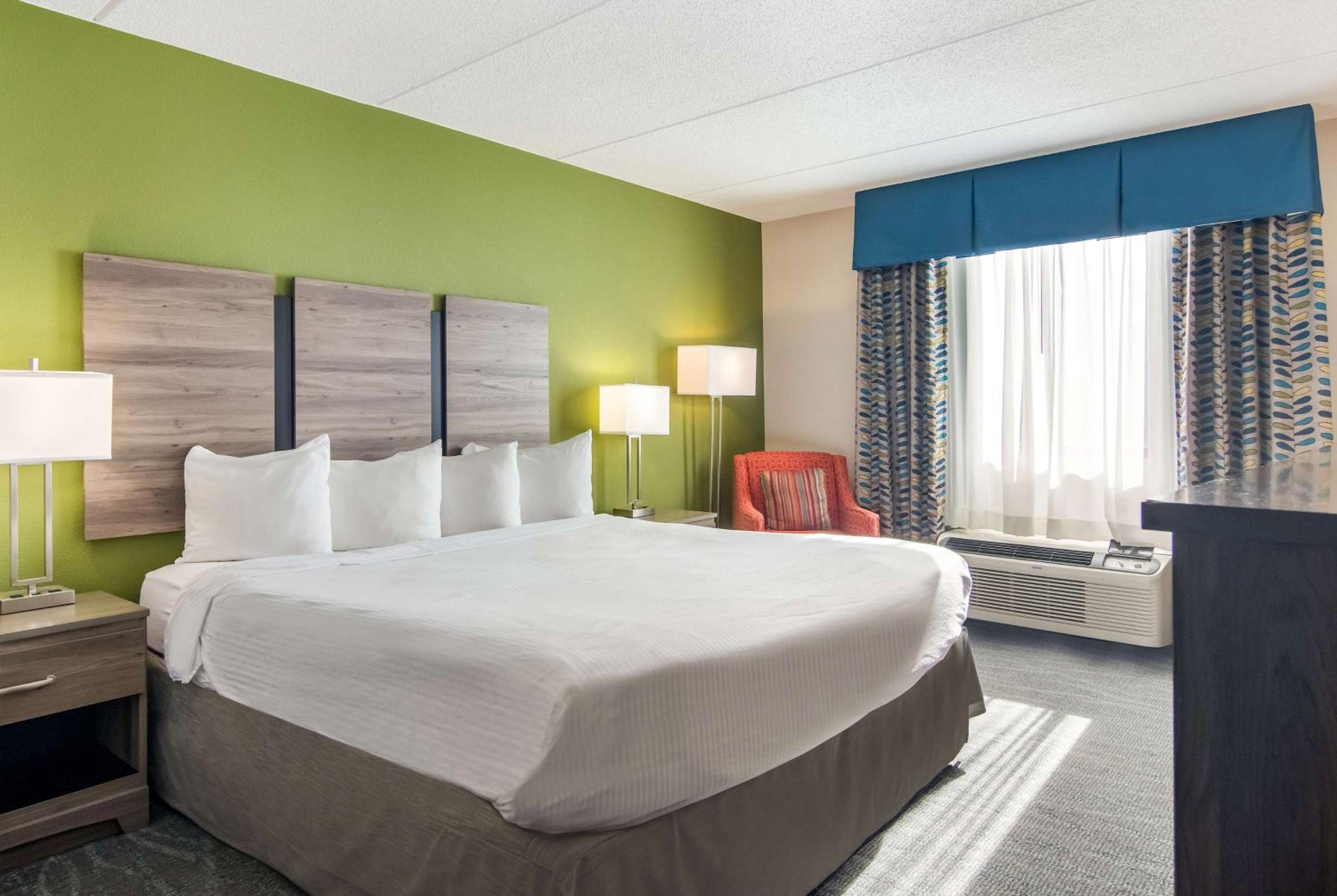King Room - Mobility Accessible with Bathtub