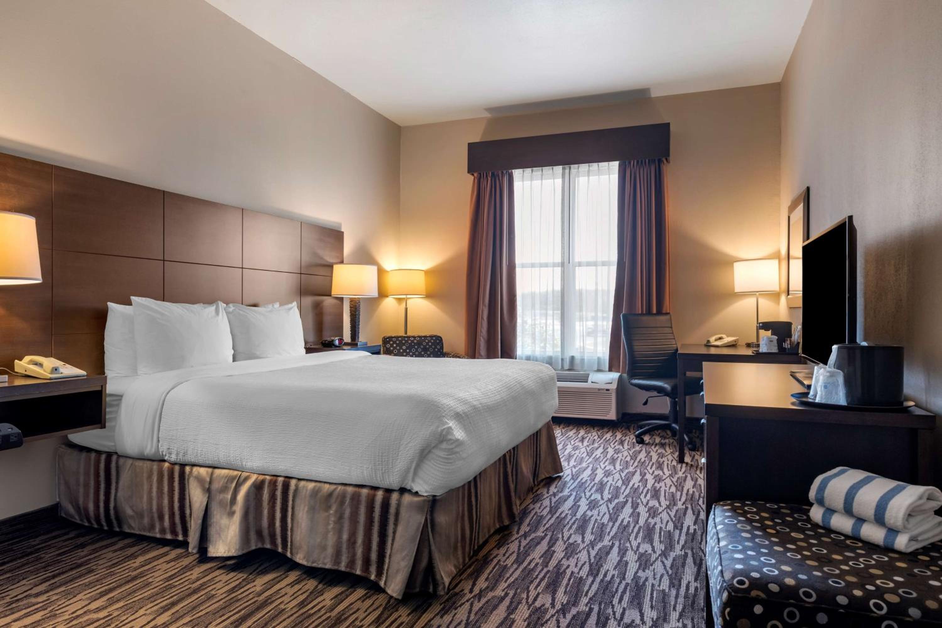 King Suite with Sofa Bed and Kitchenette - Non-Smoking