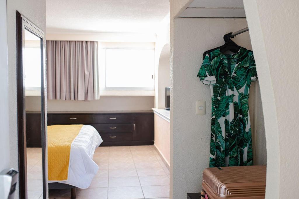 Suite - Photo 14