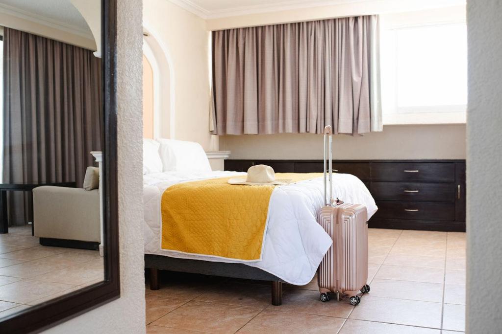 Suite - Photo 15