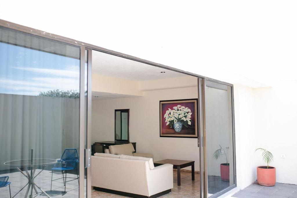 Suite - Photo 10