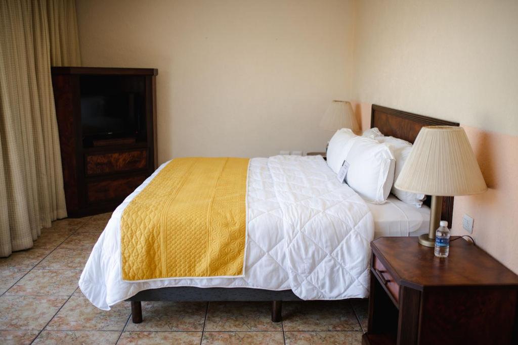 Suite - Photo 17