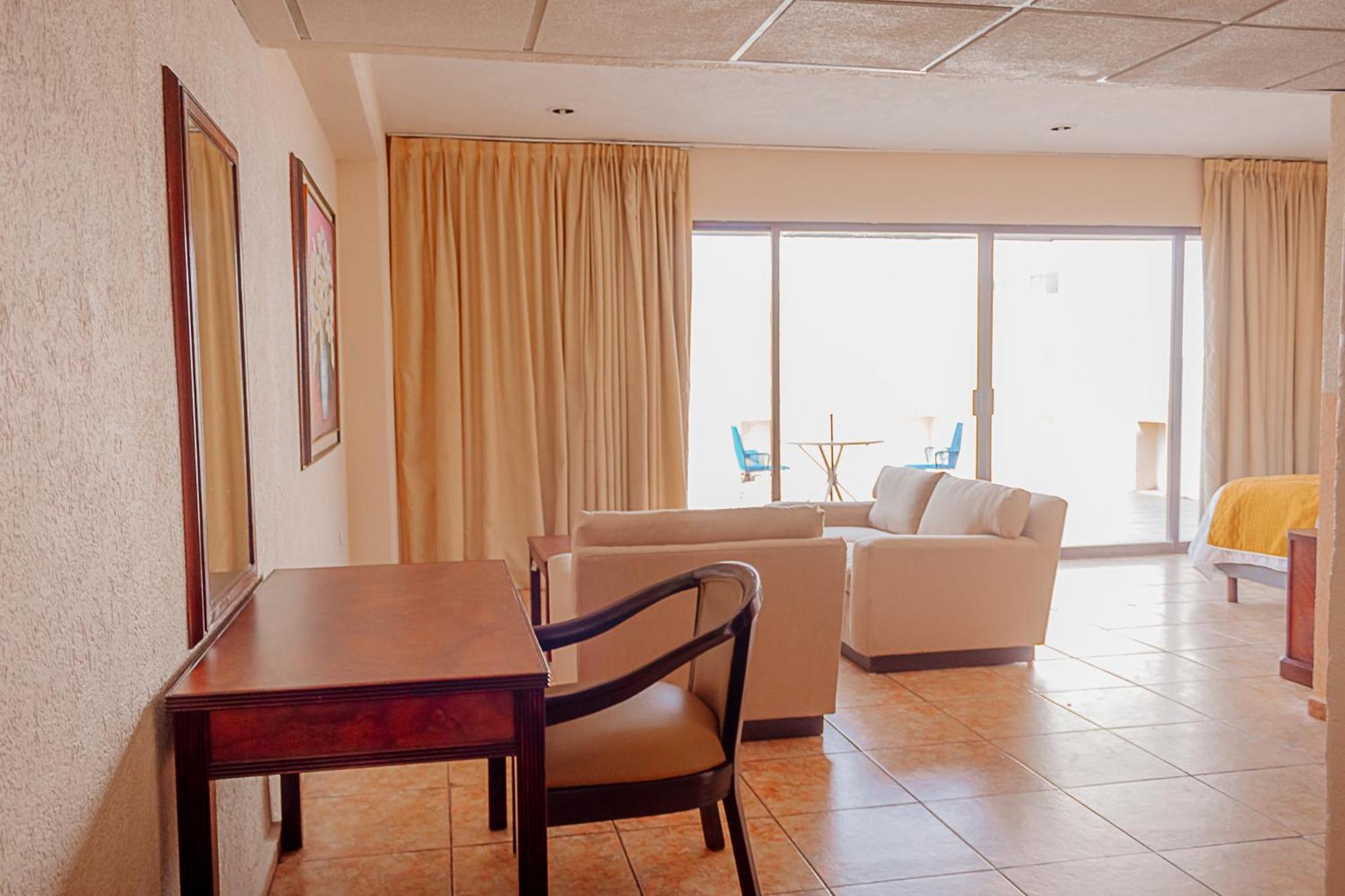 Suite - Photo 7