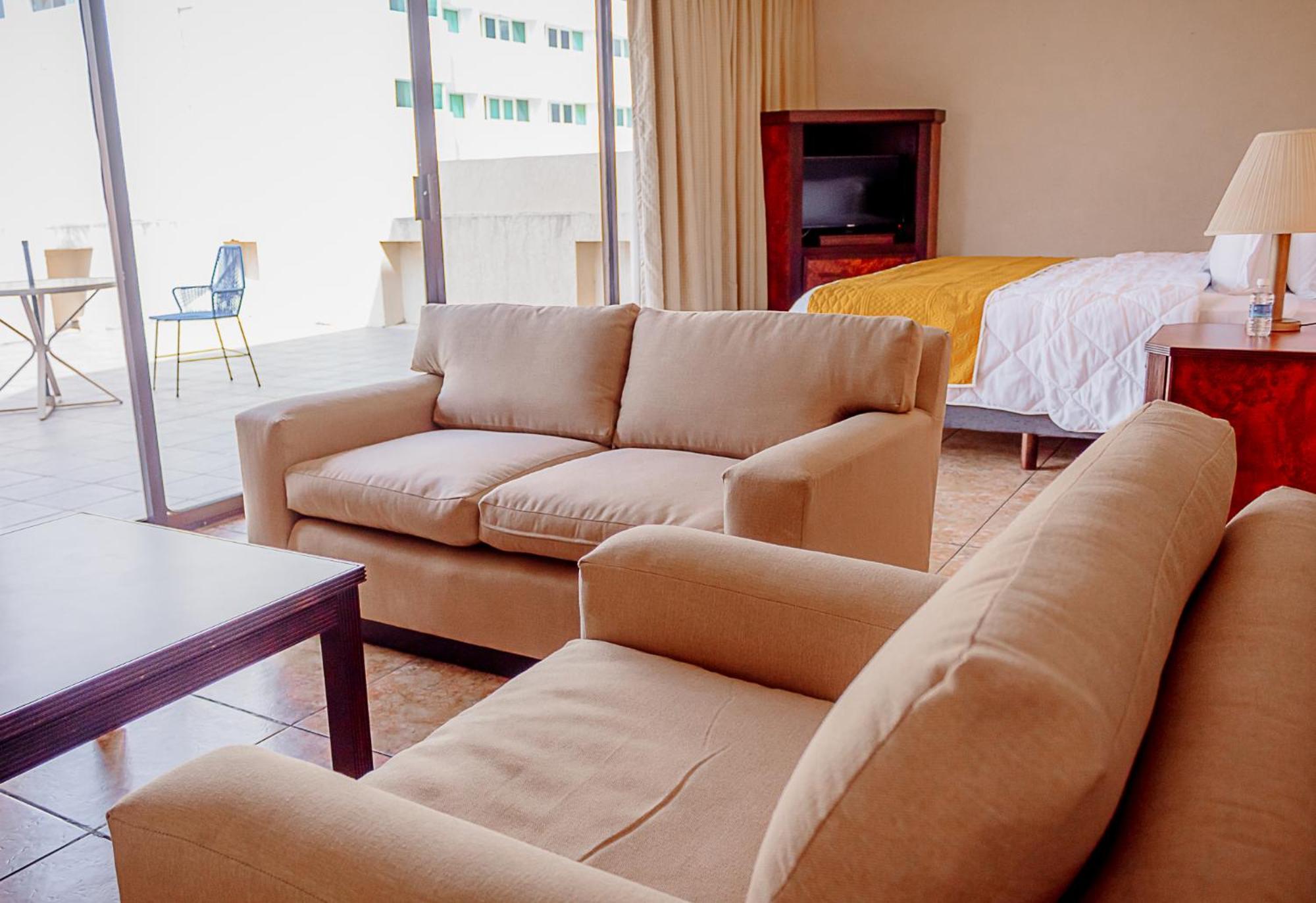 Suite - Photo 12