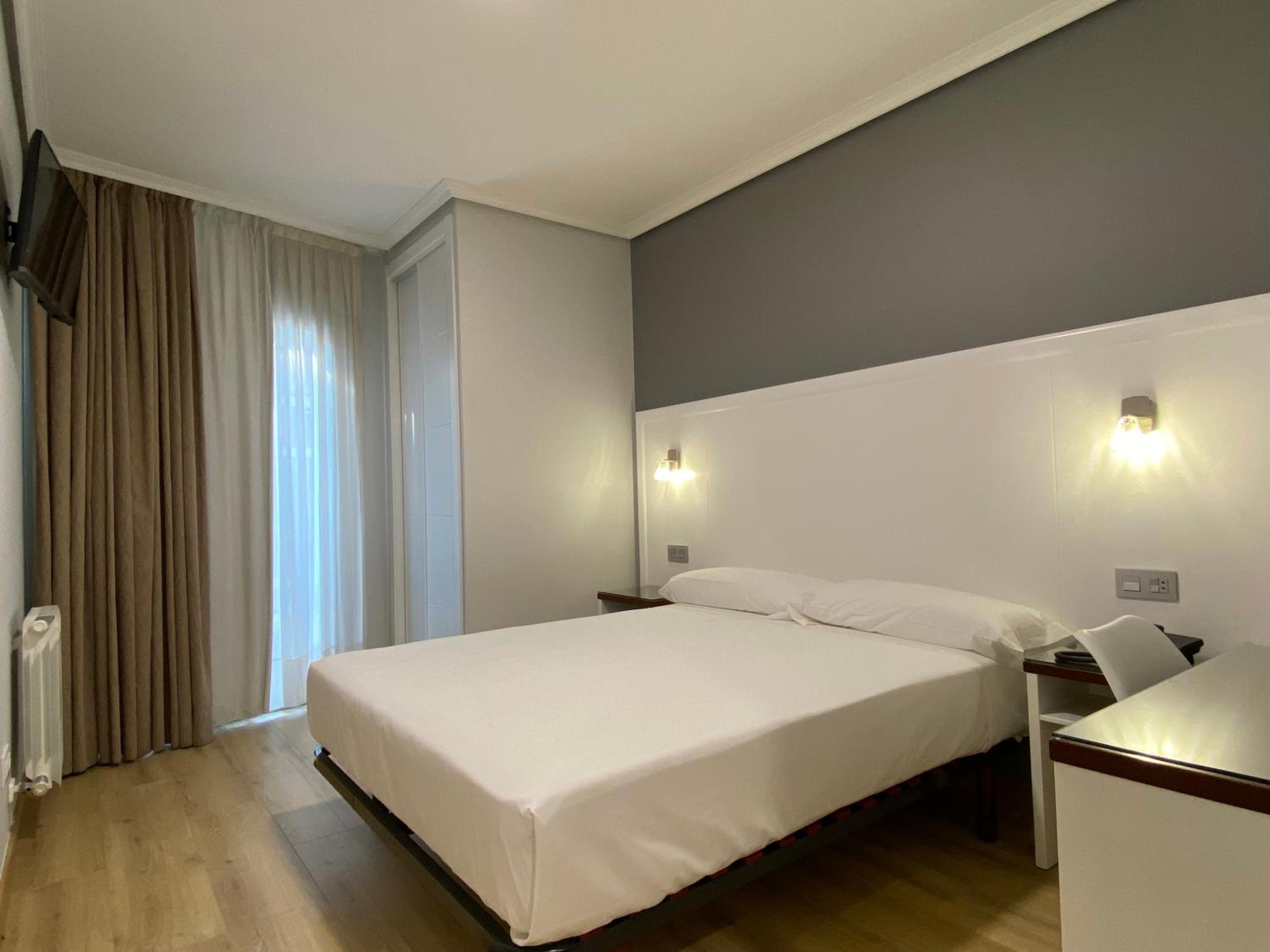 Double Room - Photo 4