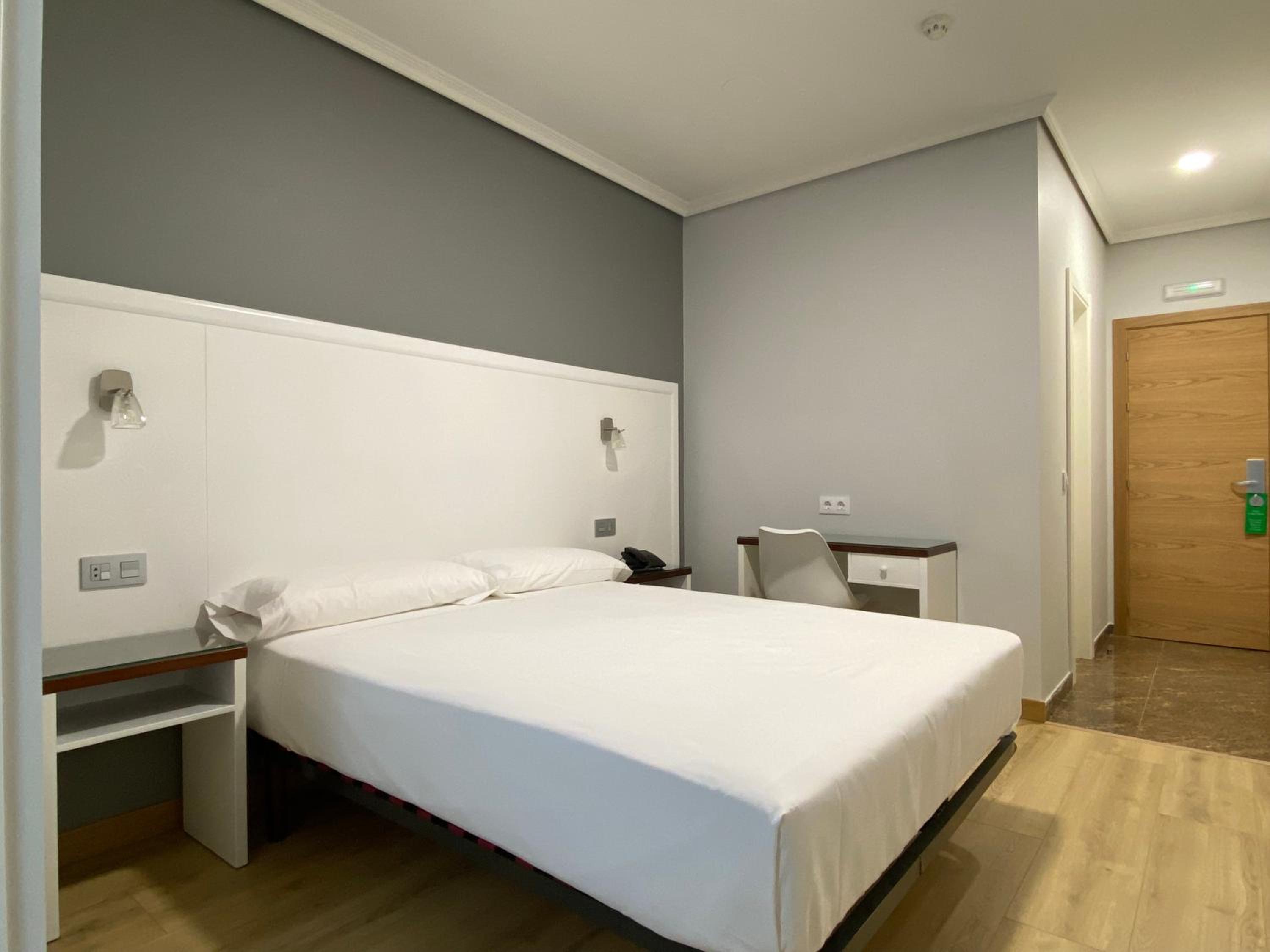 Double Room - Photo 9