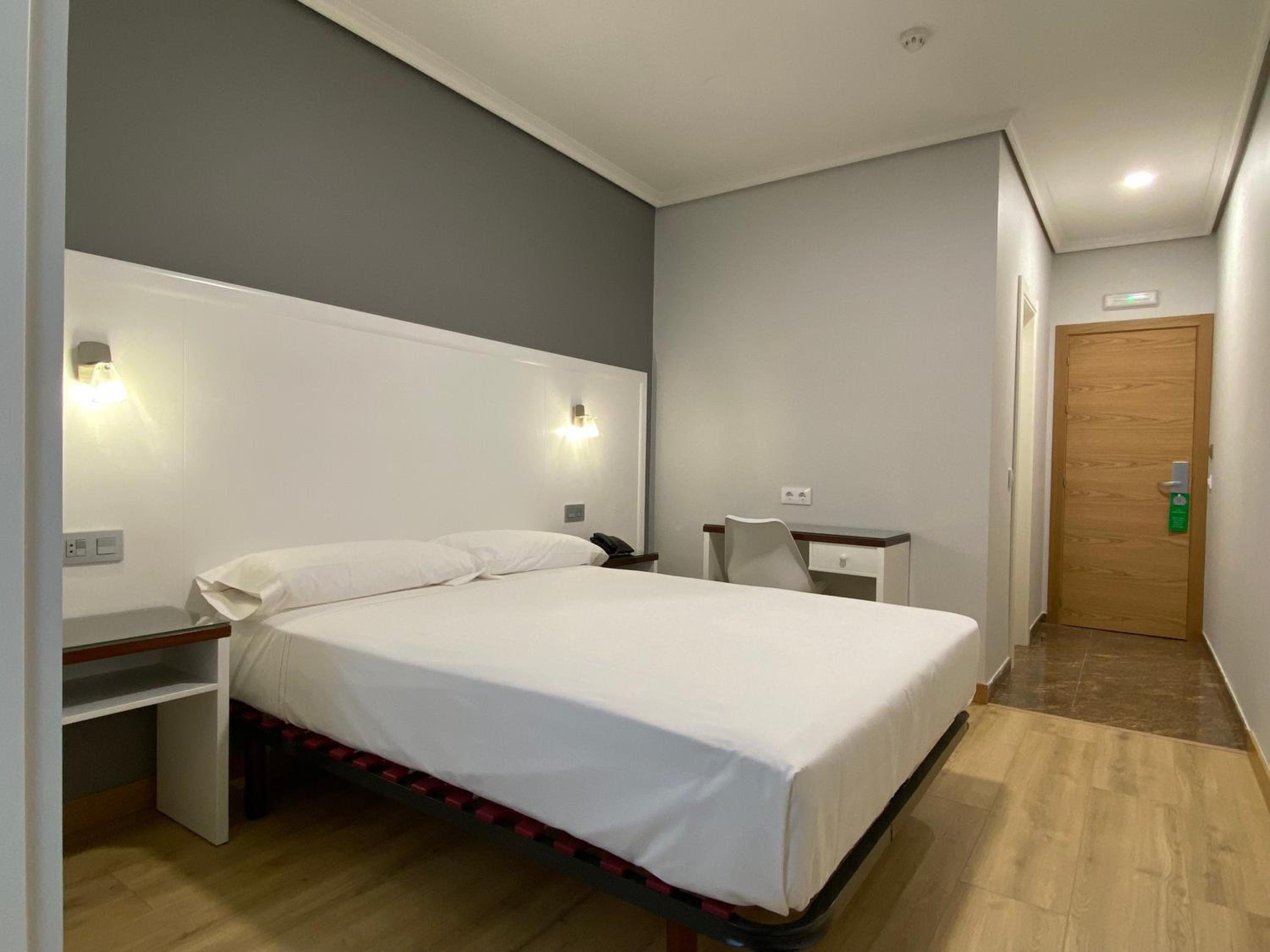 Double Room - Photo 8