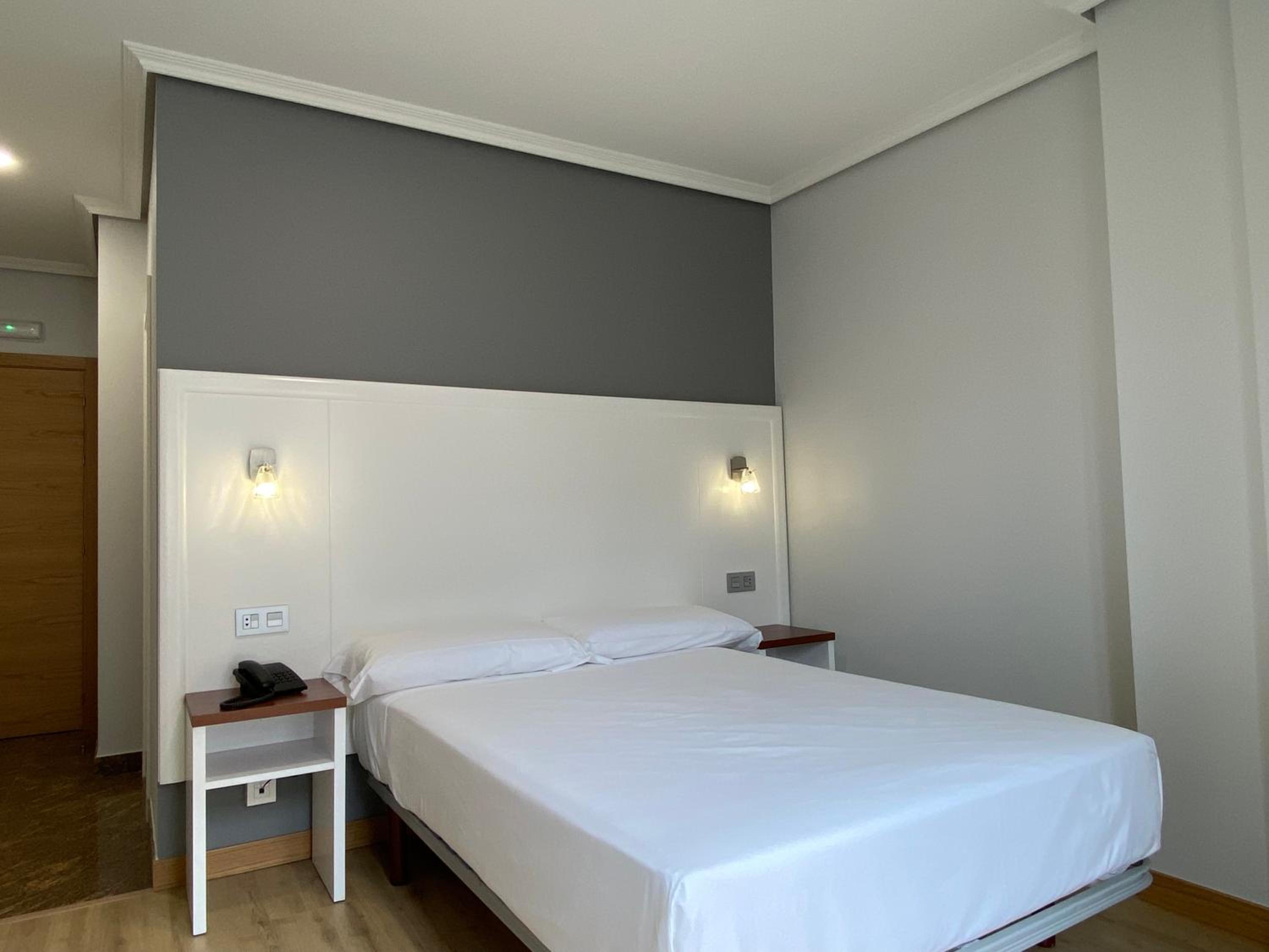 Budget Double Room - Photo 4
